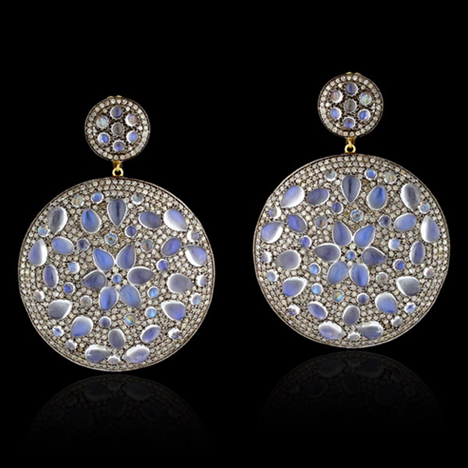 Orecchini con pavé di diamanti e pietre lunari in oro giallo 14k In condizioni Nuovo in vendita a New York, NY