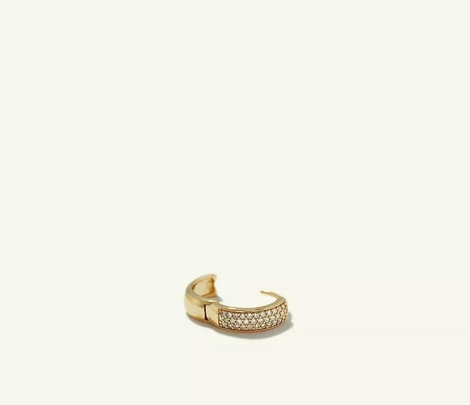 Taglio rotondo Orecchini con diamanti Pave Mini Huggie Hoops in oro massiccio 14k in vendita