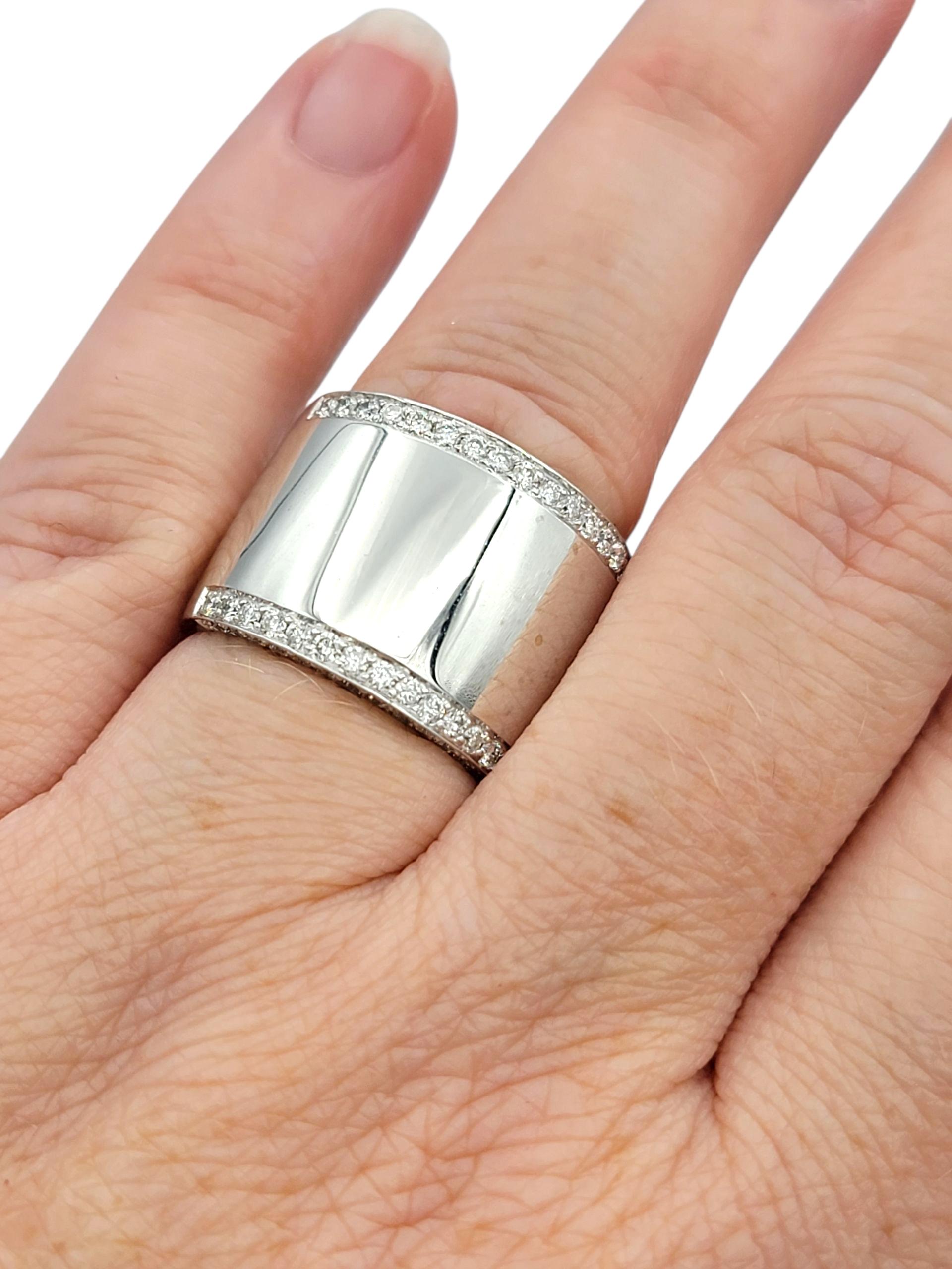 Anello a fascia larga con diamante Pavé e bordo a sigaro in oro bianco lucido 14 carati in vendita 3