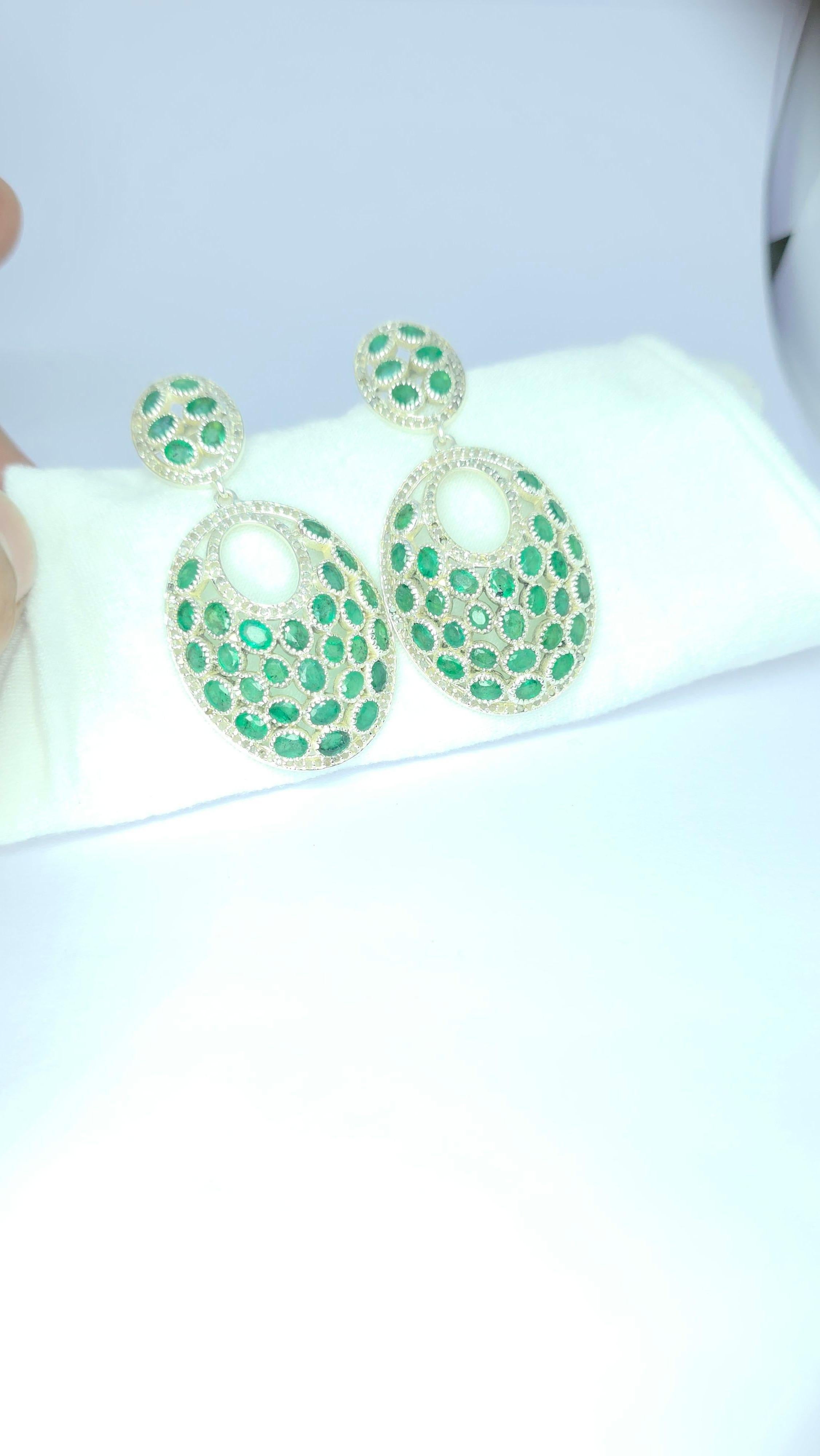 Orecchino Pave Diamond Emerald di forma ovale in oro 14 ct. e  925 gAssoluto d'argento F in vendita 4