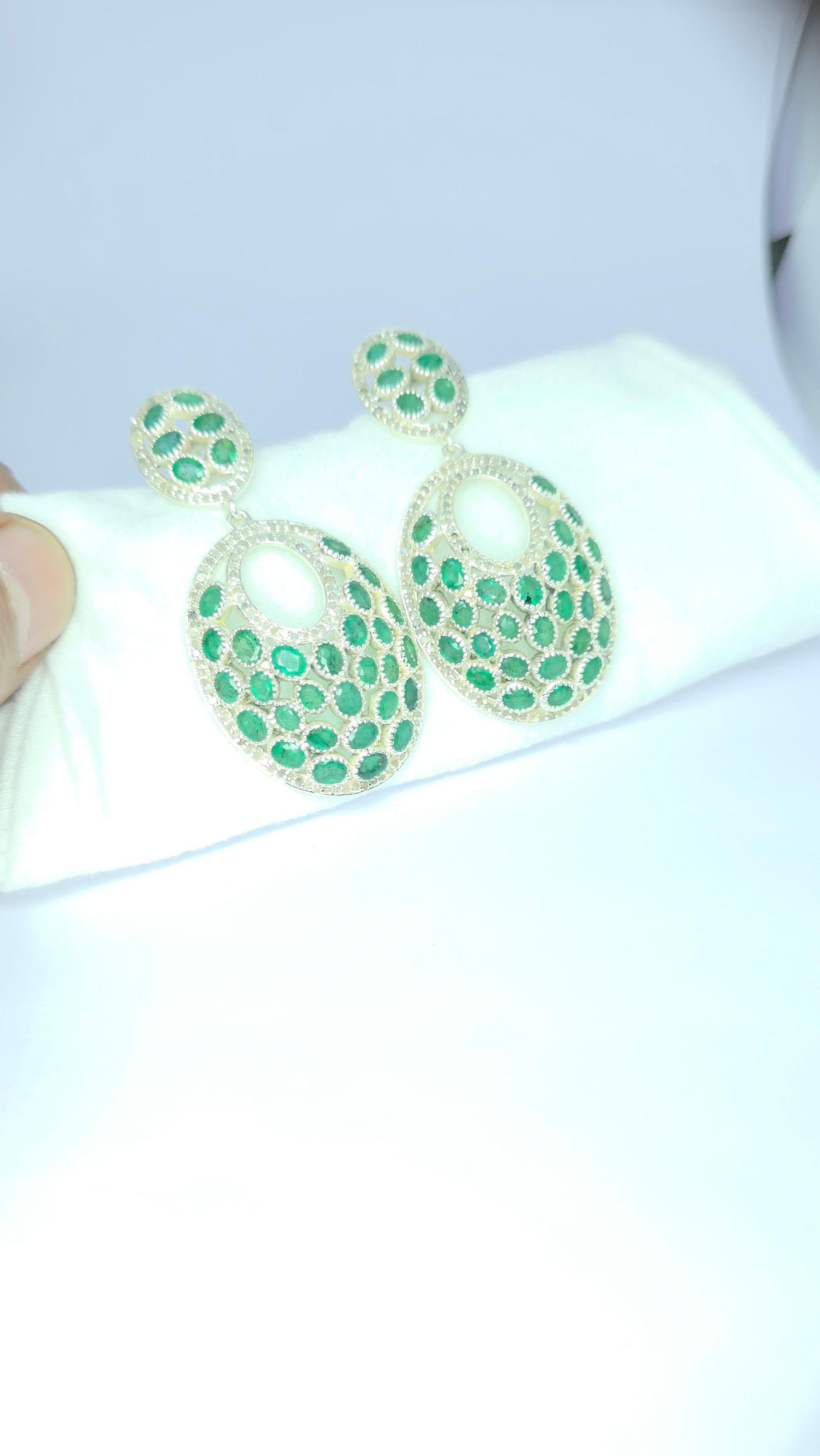 Orecchino Pave Diamond Emerald di forma ovale in oro 14 ct. e  925 gAssoluto d'argento F in vendita 5