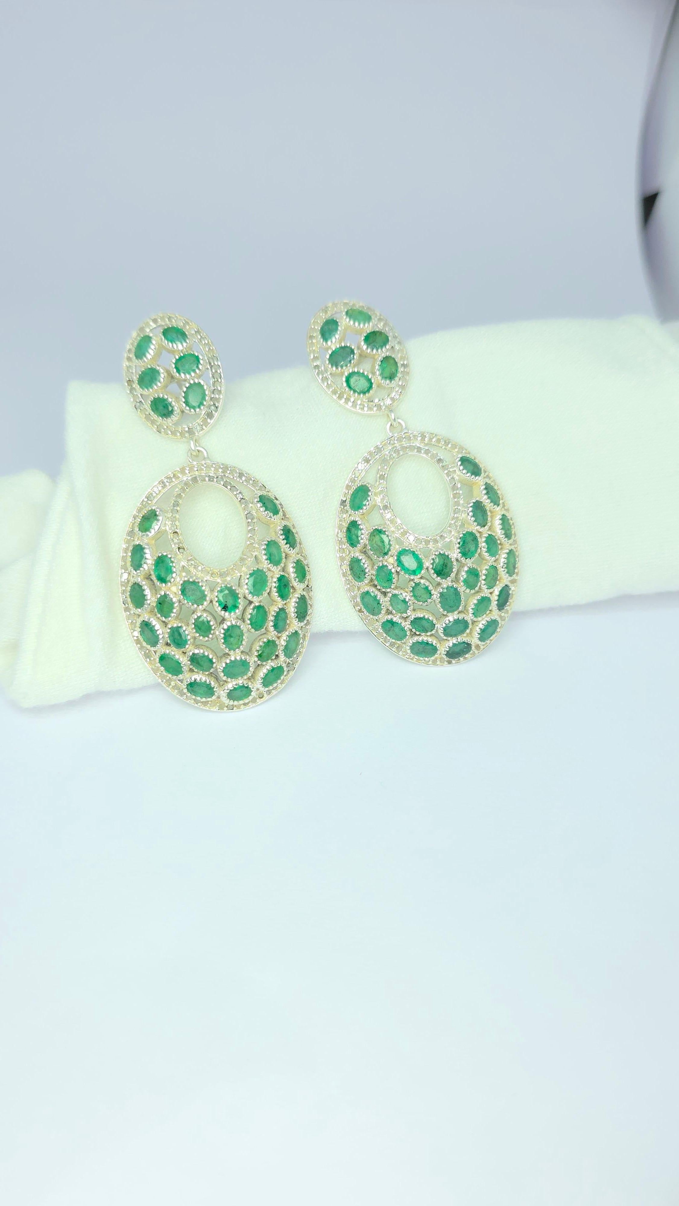 Orecchino Pave Diamond Emerald di forma ovale in oro 14 ct. e  925 gAssoluto d'argento F in vendita 11