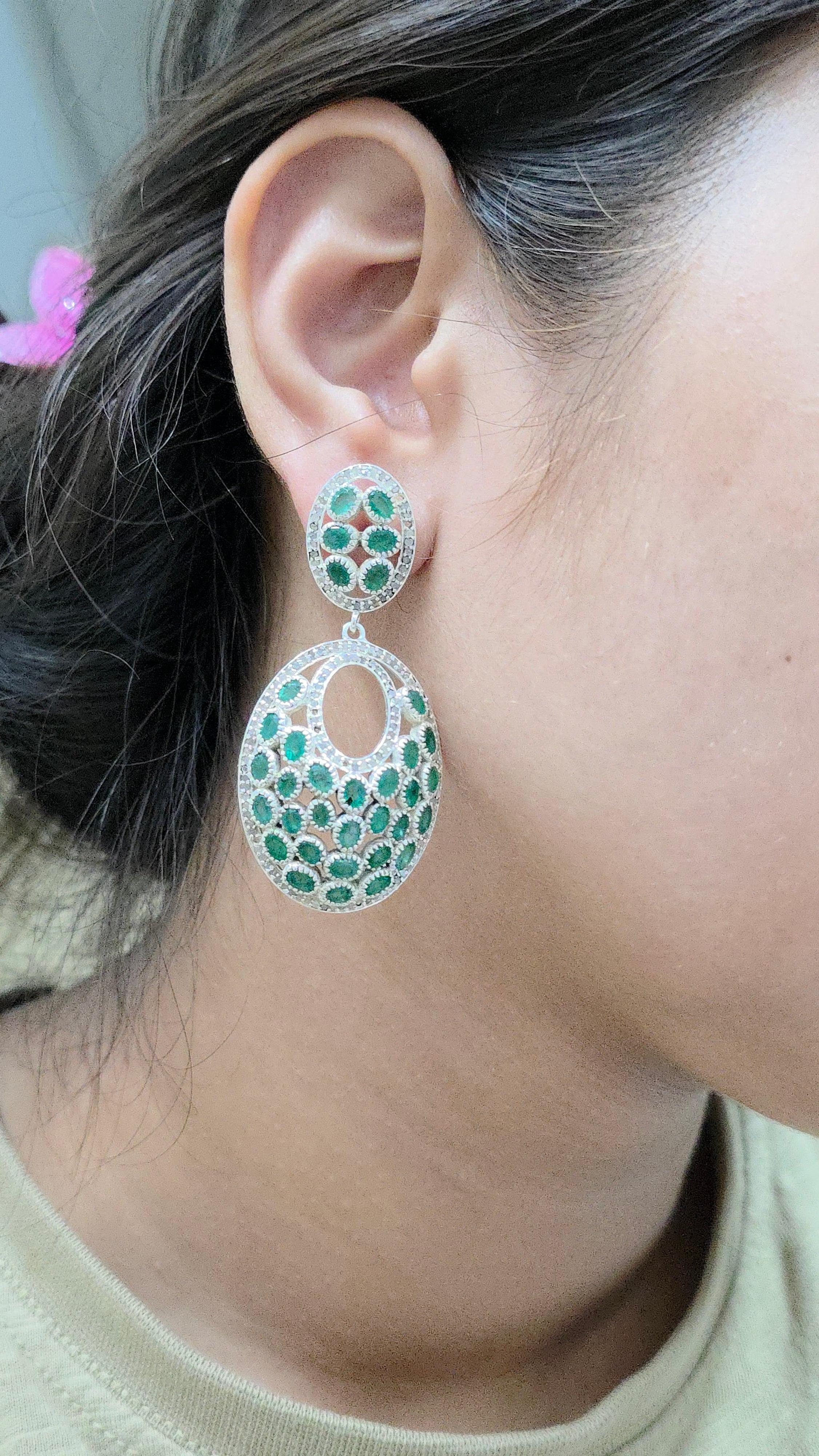 Orecchino Pave Diamond Emerald di forma ovale in oro 14 ct. e  925 gAssoluto d'argento F in vendita 1