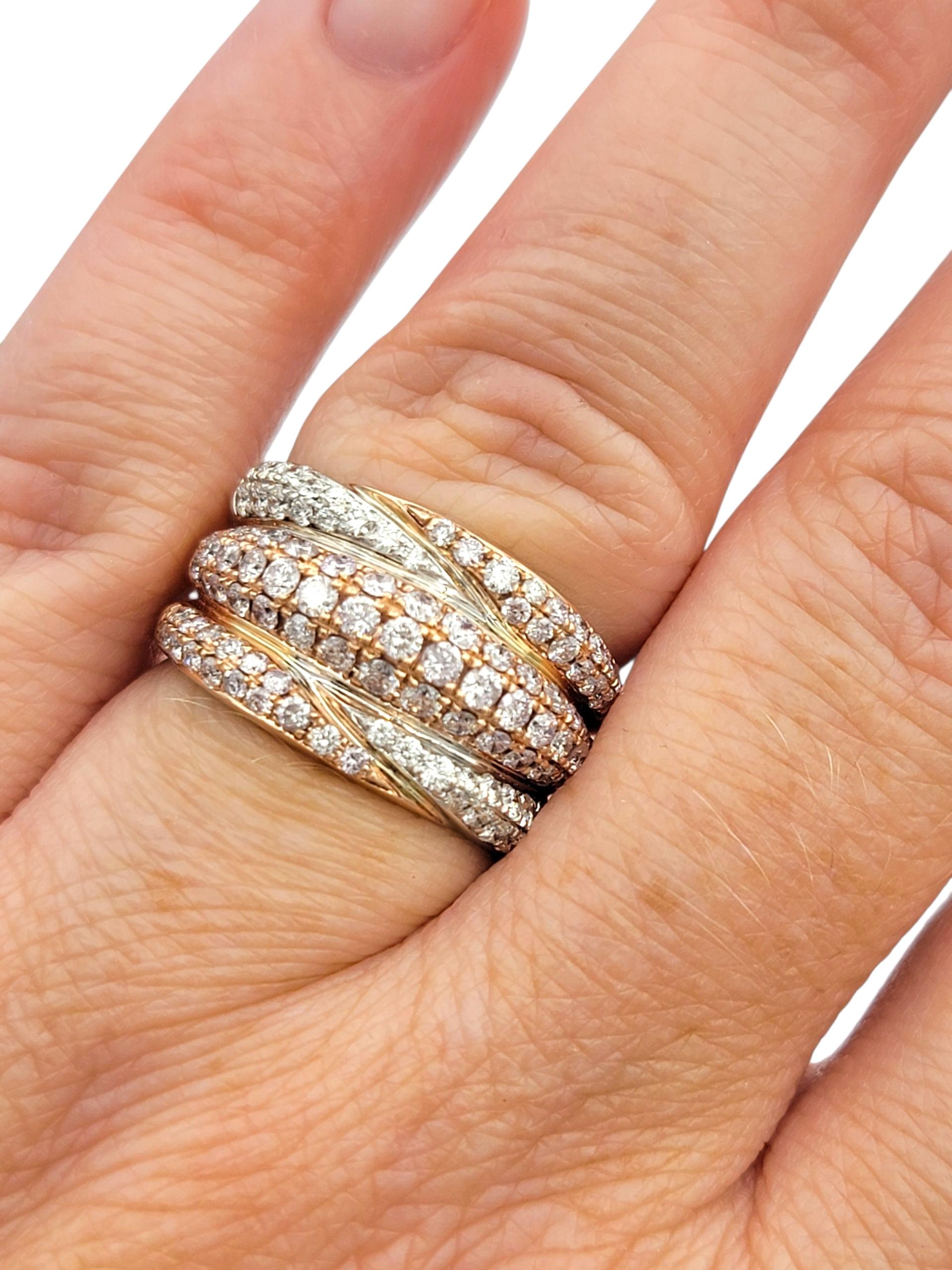 Fünfreihiger skulpturaler Pavé-Diamantring aus 14 Karat Weiß- und Roségold im Angebot 4
