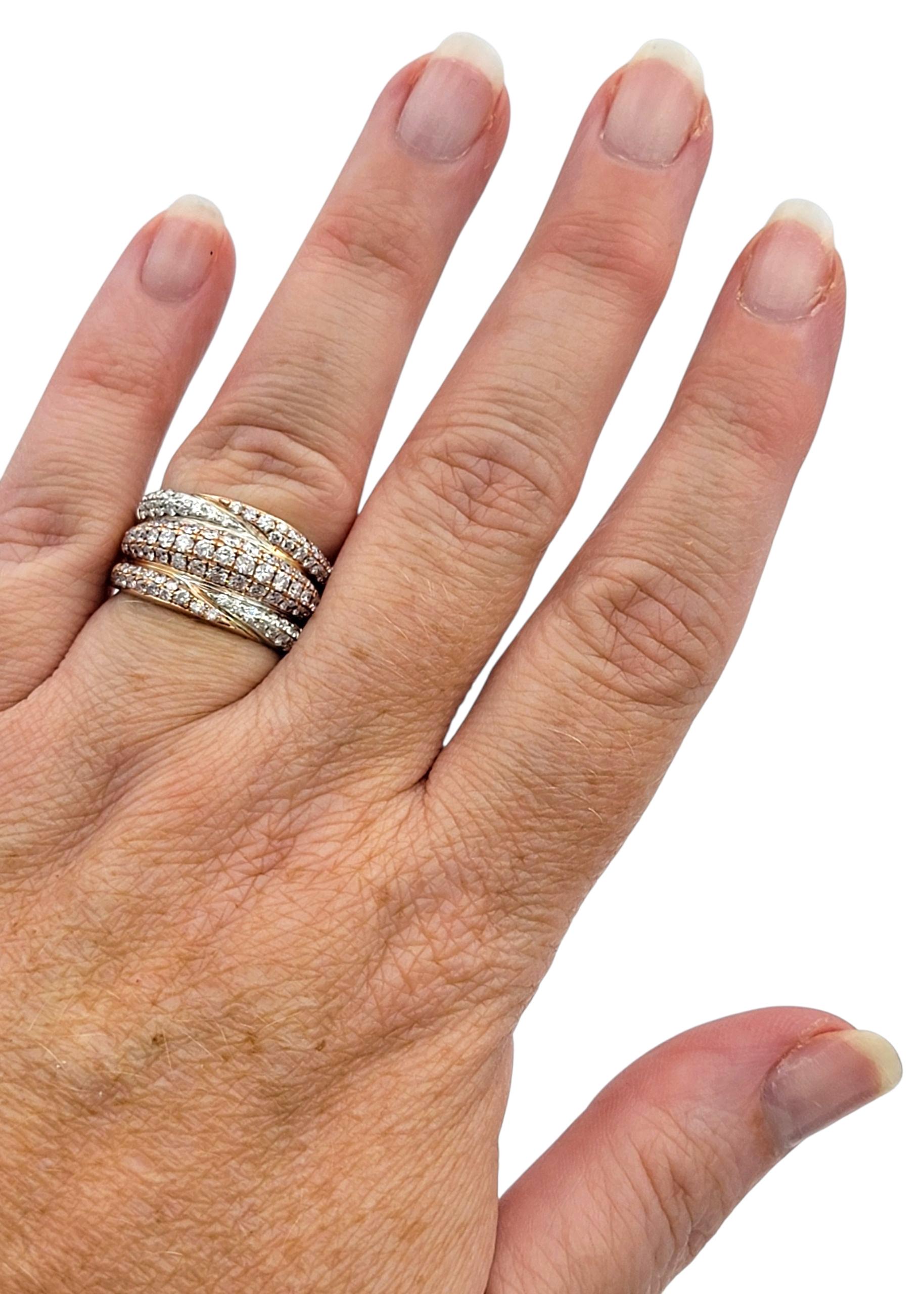 Fünfreihiger skulpturaler Pavé-Diamantring aus 14 Karat Weiß- und Roségold im Angebot 3