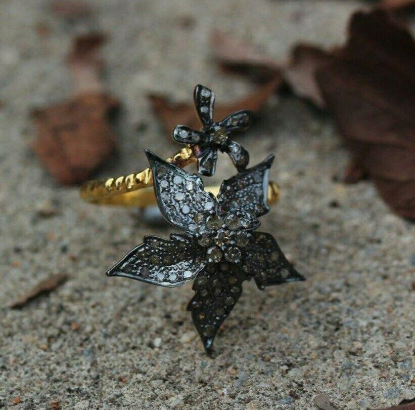 Anello con fiori e foglie in pavé di diamanti Anello in argento 925 da donna per la festa della mamma. In condizioni Nuovo in vendita a Chicago, IL
