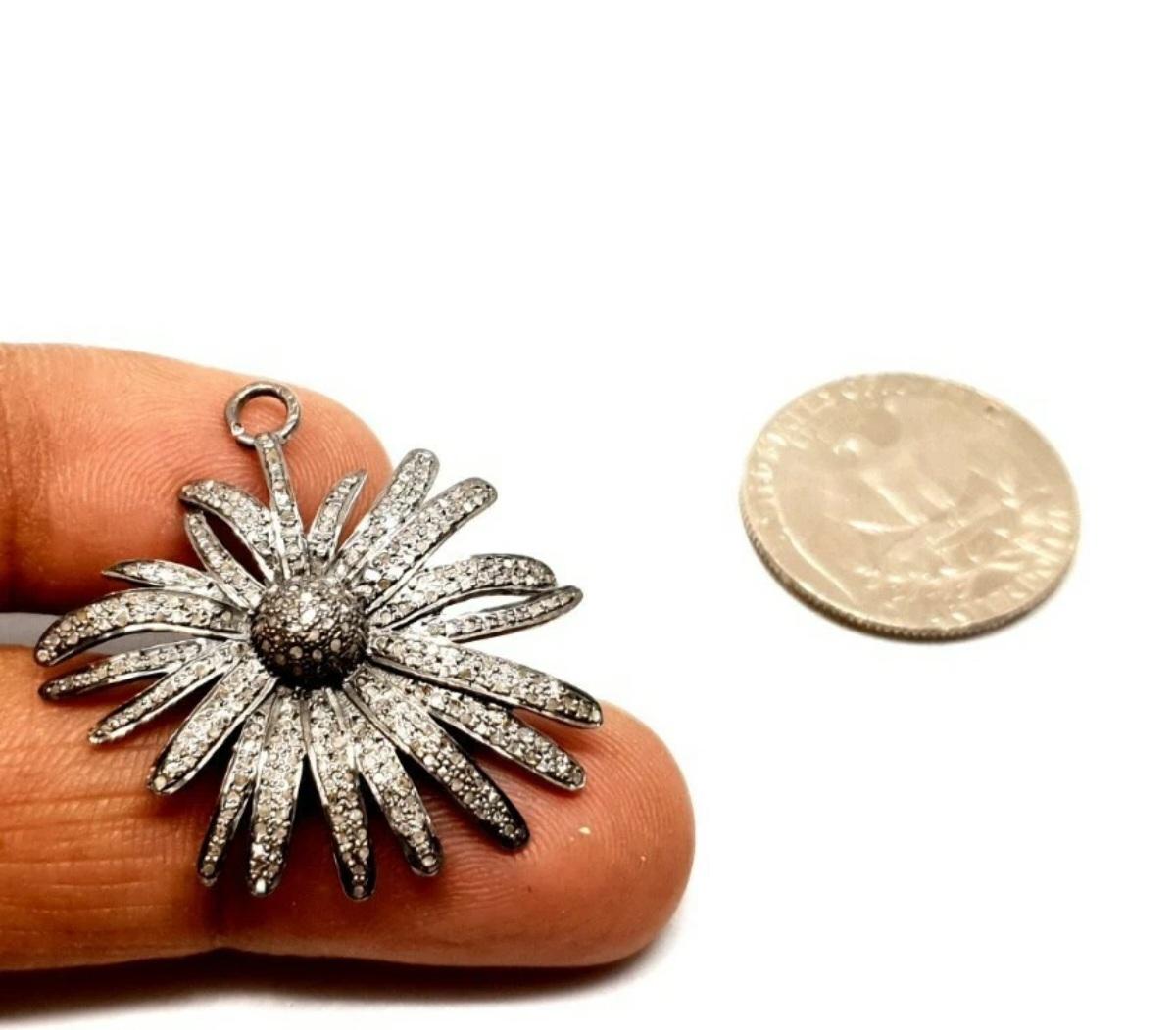 Art Déco Ciondolo con fiore di diamante Pave Sparkle Ciondolo in argento 925 Gioielli con diamanti in vendita