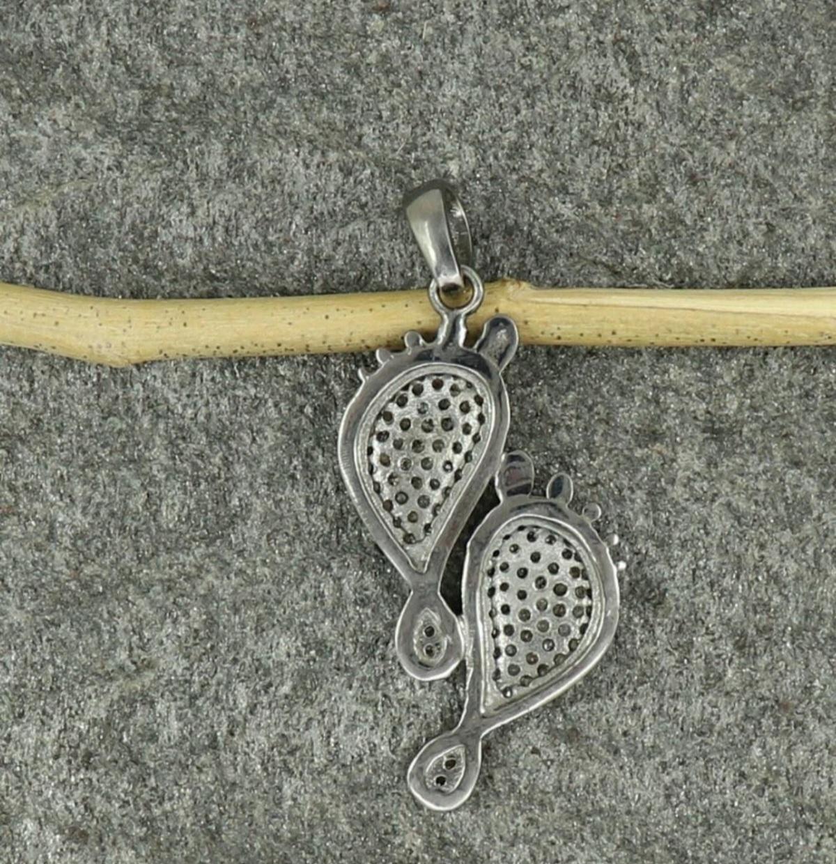 Taille ronde Pendentif Pave Diamond Footprint en argent 925 Pendentif de Noël pour couple avec diamants Cadeau. en vente