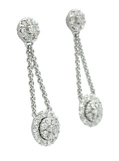 Orecchini a goccia con diamante Pavé, dettaglio catena penzolante, in oro bianco 18 carati