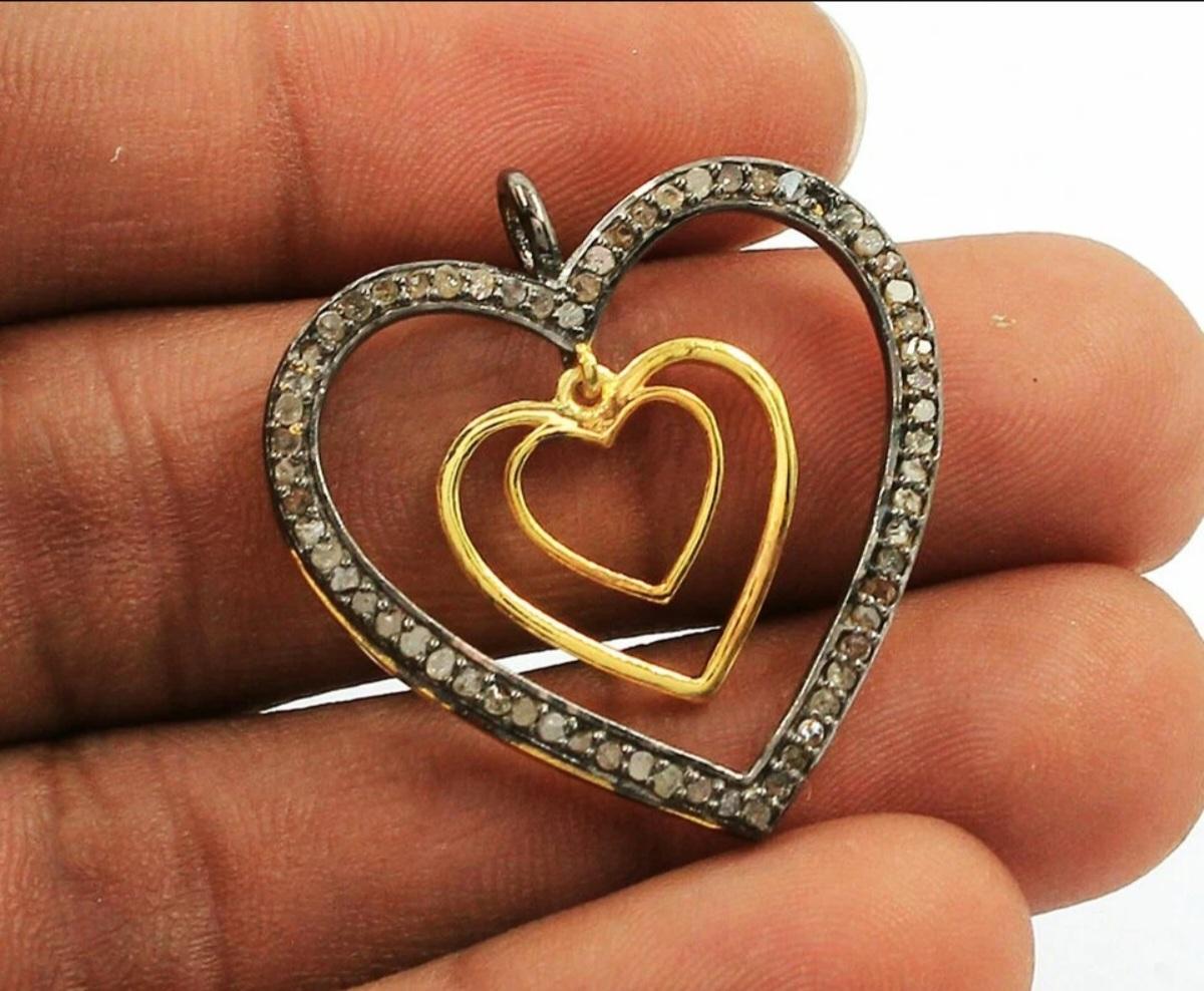Taglio rotondo Ciondolo a forma di cuore con pavé di diamanti per il giorno di San Valentino, gioielli in argento 925. in vendita