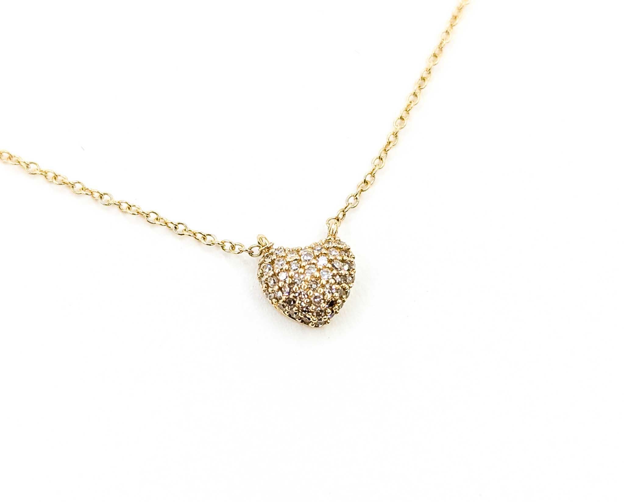 Taglio rotondo Collana con cuore di diamanti Pavé in oro giallo 14k in vendita