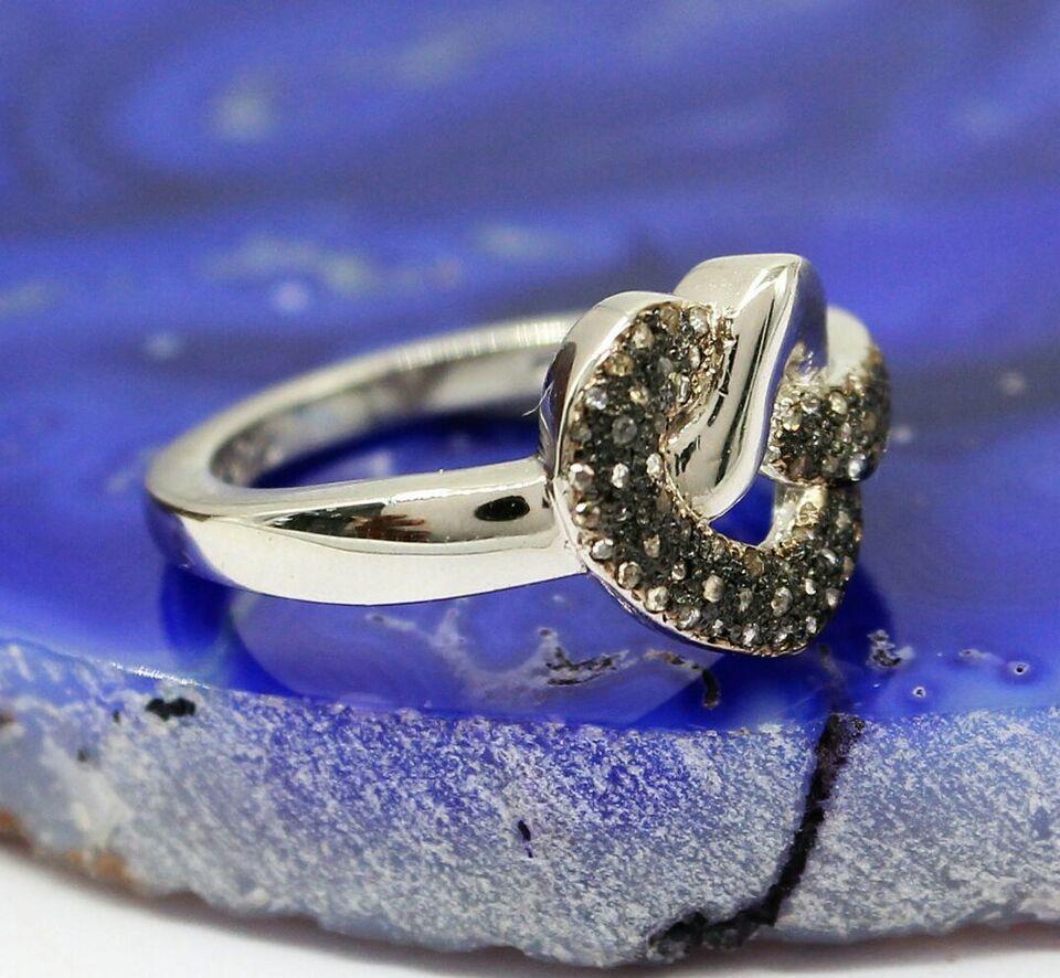 Pave Diamant Herz Ring 925 Silber Elegant Diamant Ring Feiner Schmuck Geschenk. (Rundschliff) im Angebot