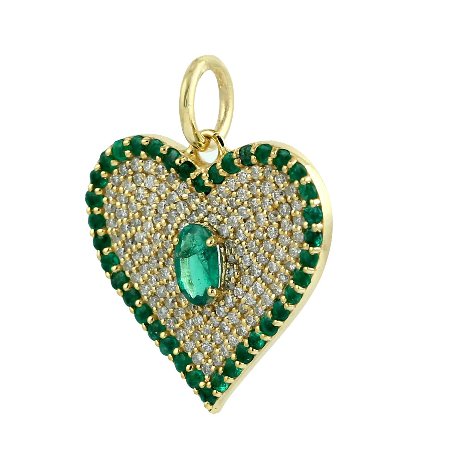 Taglio misto Ciondolo a forma di cuore con diamanti in pavé e smeraldo in oro giallo 14 ct. in vendita