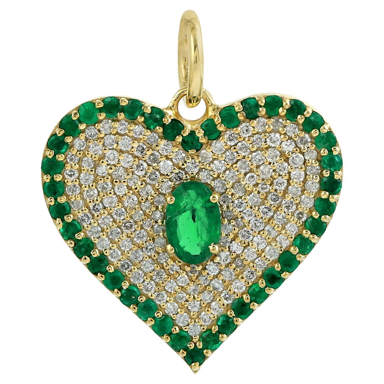Ciondolo a forma di cuore con diamanti in pavé e smeraldo in oro giallo 14 ct. in vendita