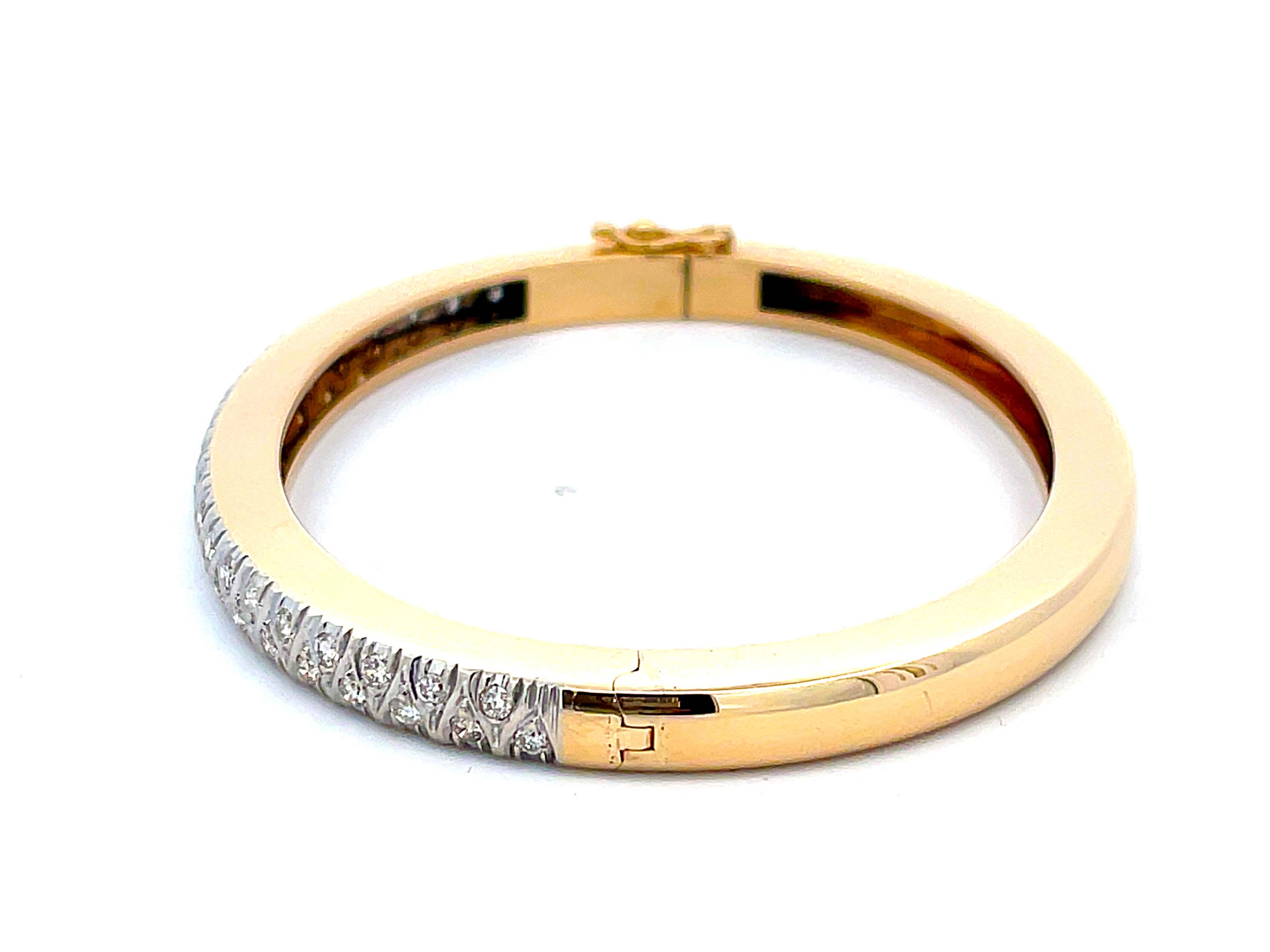 Pave Diamond Hinged Bangle in 14k Yellow Gold In Excellent Condition For Sale In Honolulu, HI
