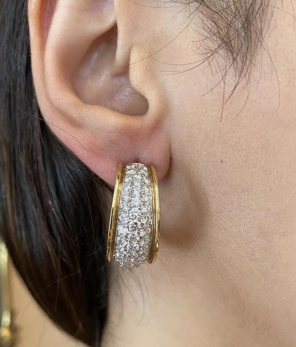 Pavé Diamond Hoop Earrings 7.00 Carat Total Weight in 18k Yellow Gold

Diamond Pavé Hoop Earrings features Three rows of Round Brilliant Diamonds Pavé set in 18k Yellow gold.

Total diamond weight is 7.00 carats.

Earrings measure 1 inch long and