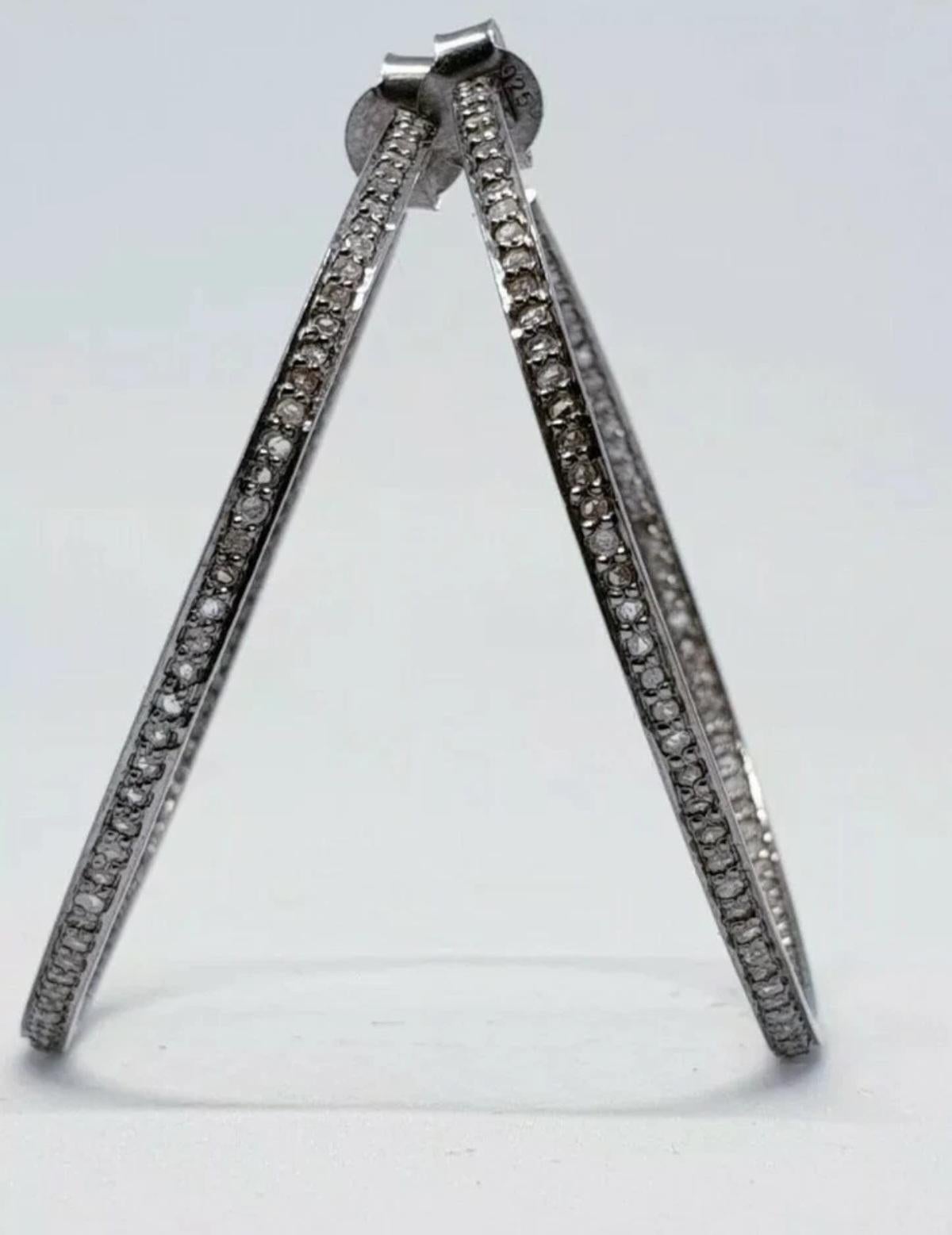 Orecchini a cerchio con diamanti Pave in argento 925 per un regalo di anniversario. In condizioni Nuovo in vendita a Chicago, IL