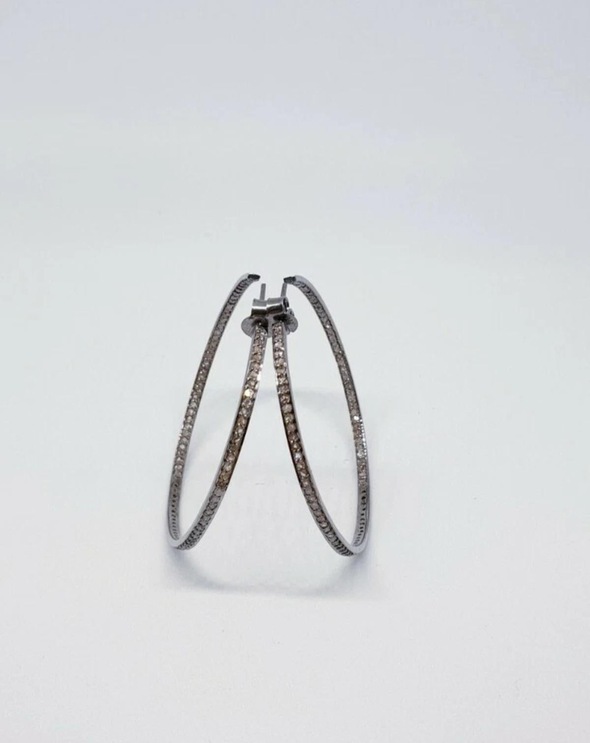 Orecchini a cerchio con diamanti Pave in argento 925 per un regalo di anniversario. in vendita 1