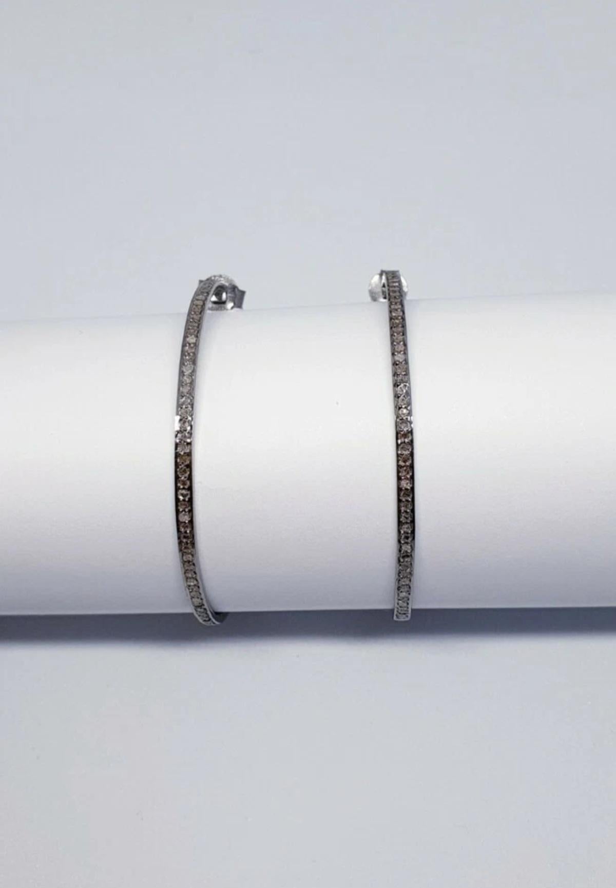 Orecchini a cerchio con diamanti Pave in argento 925 per un regalo di anniversario. in vendita 2