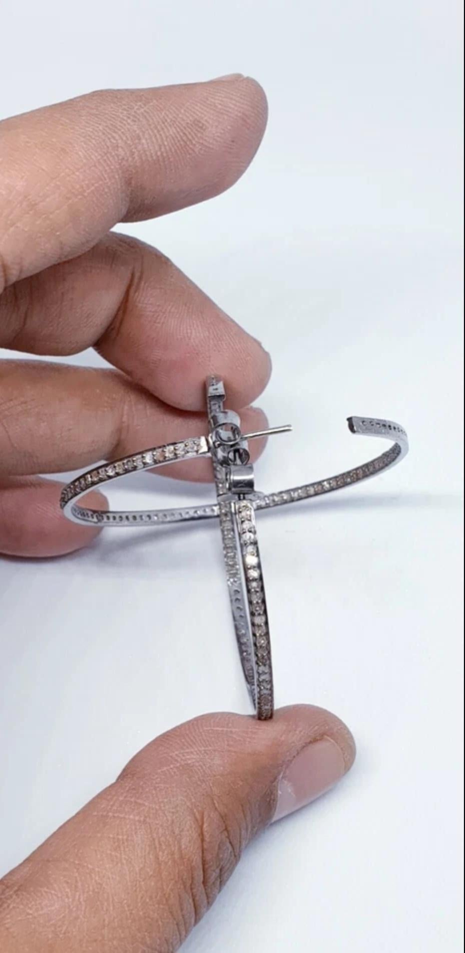 Orecchini a cerchio con diamanti Pave in argento 925 per un regalo di anniversario. in vendita 3