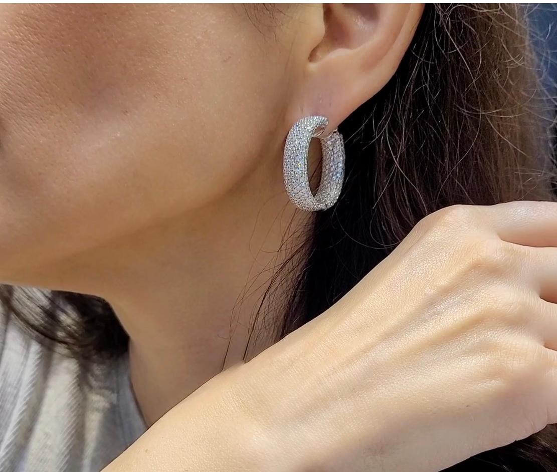 Pave Diamond Hoop Earrings in 18K White Gold In Excellent Condition For Sale In New York, NY