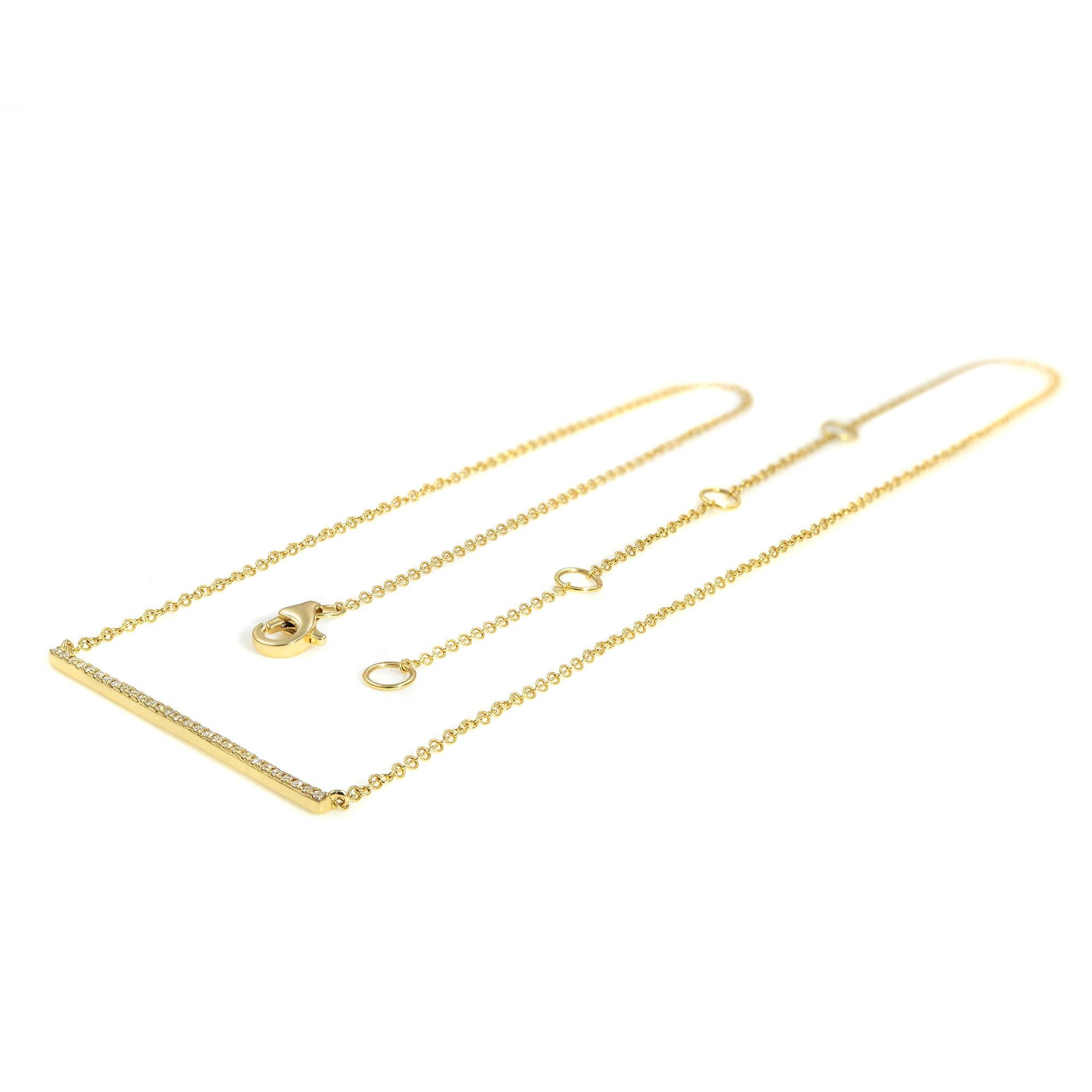 Collier pendentif à barre horizontale en or jaune 14 carats avec diamants pavés 0,08 cttw Neuf - En vente à New York, NY