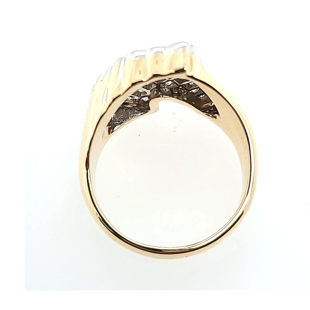 Pferdekopf-Ring mit Pavé-Diamant (Rundschliff) im Angebot