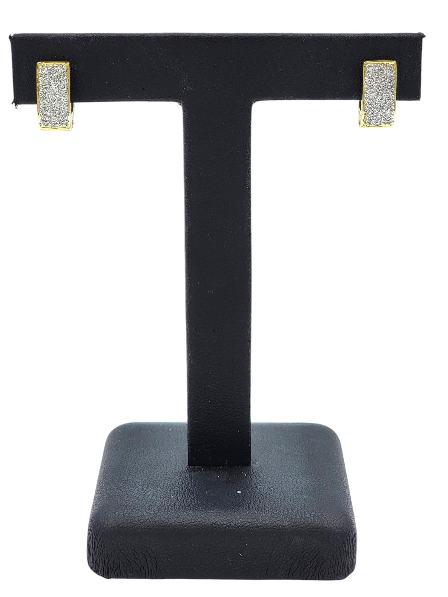 Orecchini Pavé Diamond Huggie Hoop in oro giallo e bianco lucido 14 carati in vendita 5