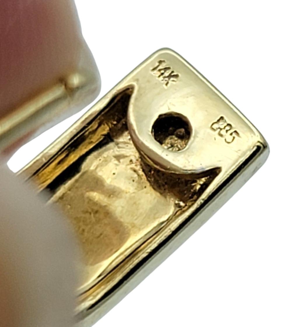 Orecchini Pavé Diamond Huggie Hoop in oro giallo e bianco lucido 14 carati in vendita 3