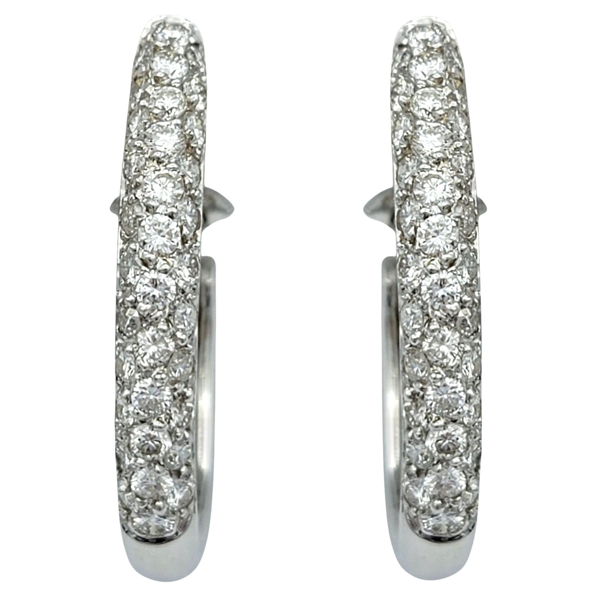 Orecchini Pavé con diamante J Hoop Omega Back in oro bianco lucido 14 carati