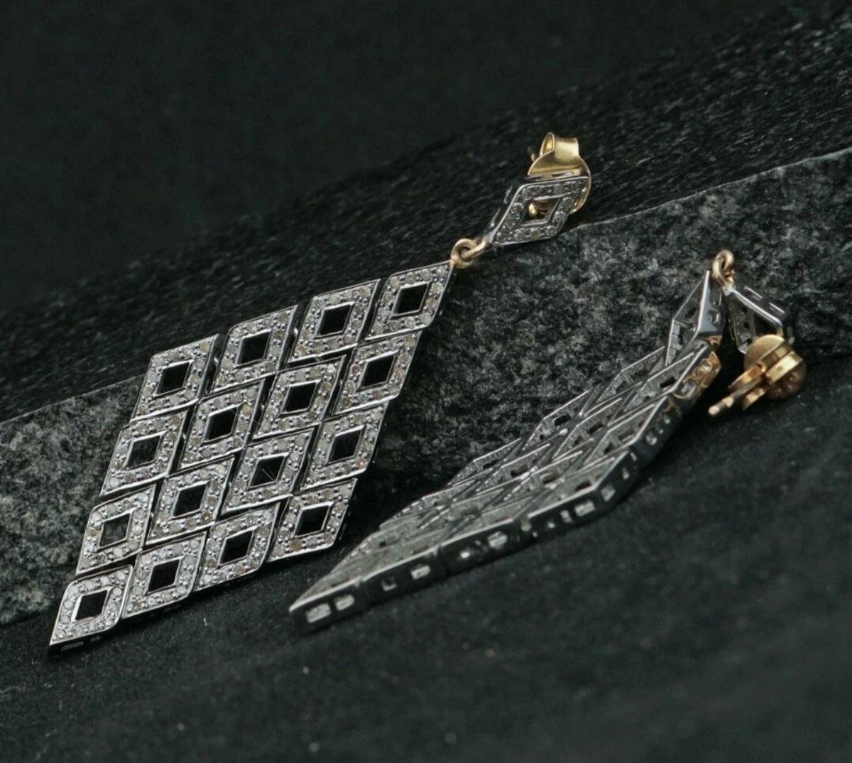 Boucle d'oreille cerf-volant en diamant pavé Argent 925 Bijoux pour femmes Boucle d'oreille en diamant Cadeau

Poids total en carats
2.00 - 4.99
Métal de base
Argent sterling, 925 pièces pour 1000
Fixation
Papillon
Pureté du métal
925 pièces pour