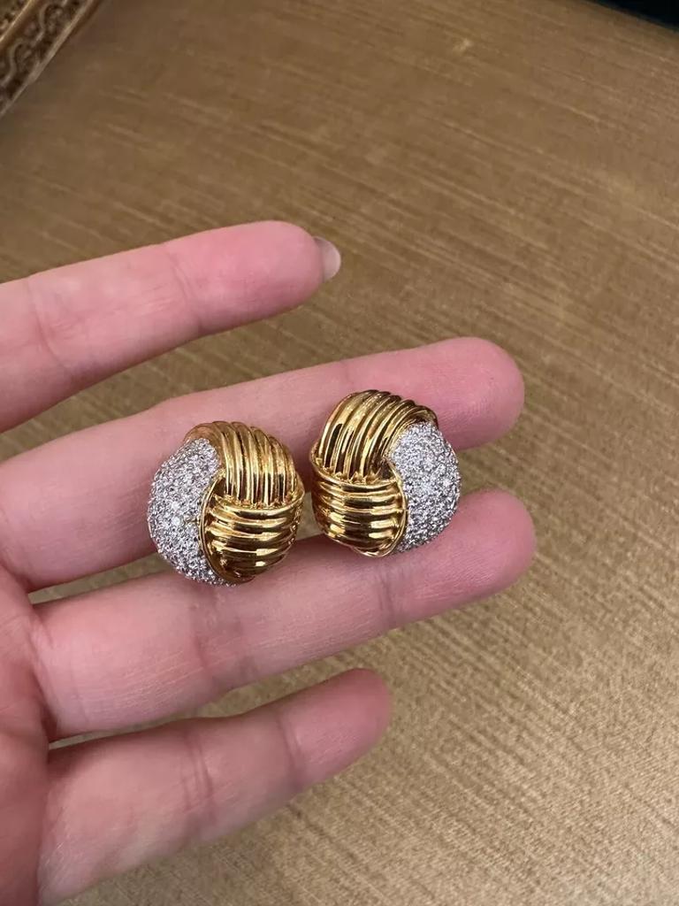 Pavé Diamond Knot Button Earrings 2.00 carat total weight in 18k Yellow Gold

Diamond Knot Earrings feature Round Brilliant Diamonds Pavé set in 18k Yellow Gold with a Ridged Knot Style. The earrings are secured by Omega backs with posts.

Total