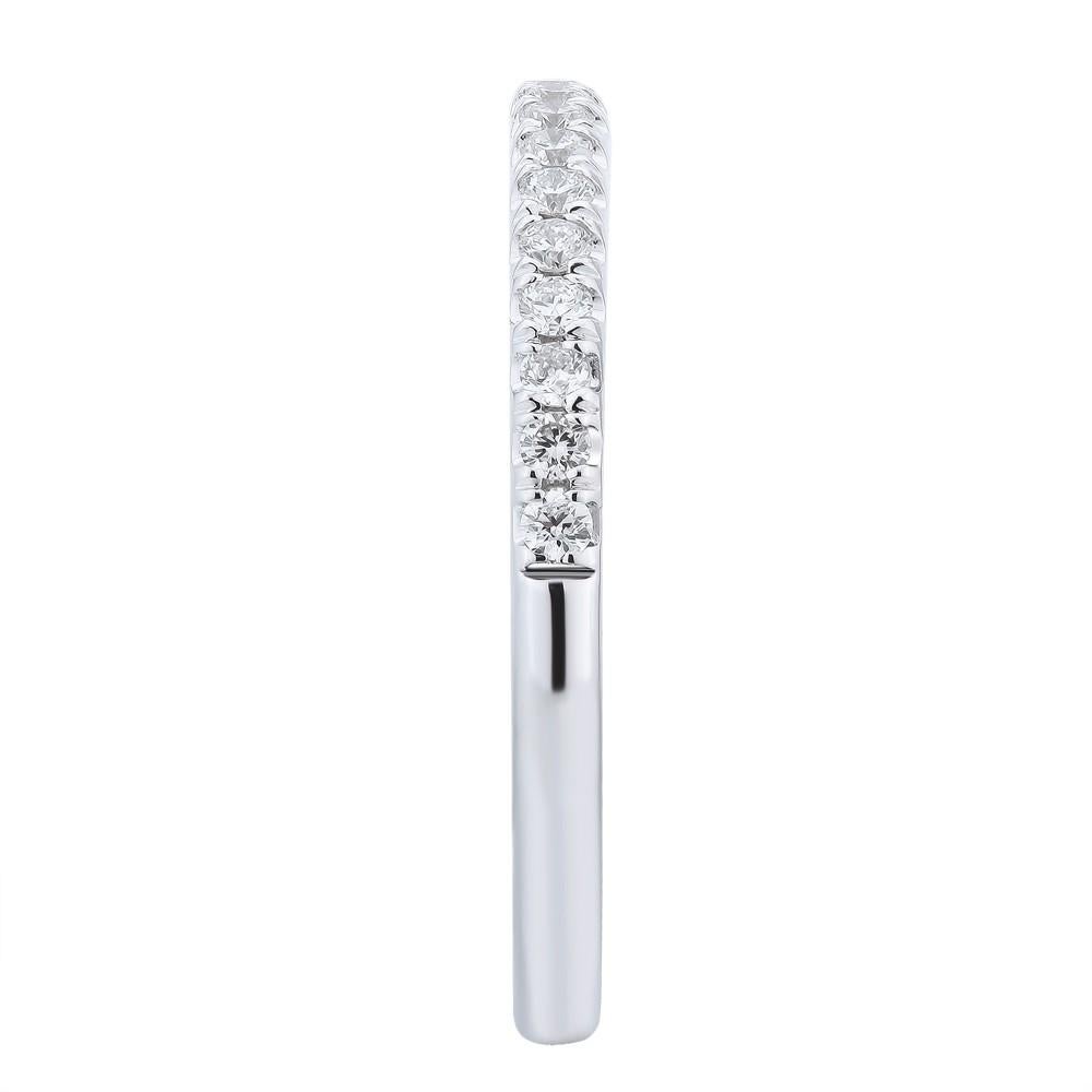 Moderne Alliance pour femme en or blanc 18 carats avec diamants pavés (0,05 ct. pt.) en vente