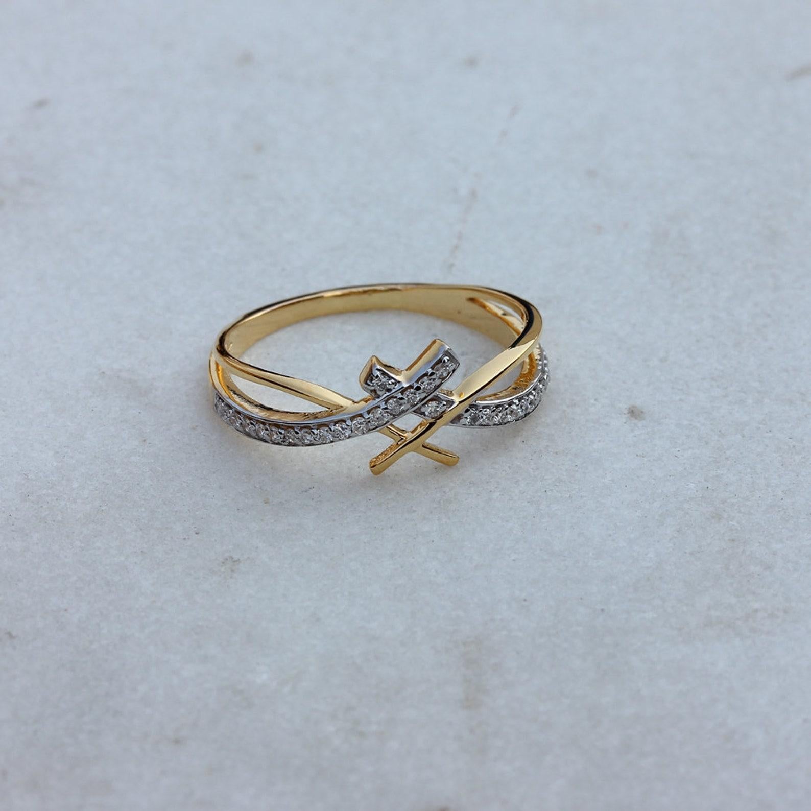 Anello con fascia nuziale in oro 14k con diamante Pave di ultimo design, anello minimalista per lei. in vendita 5