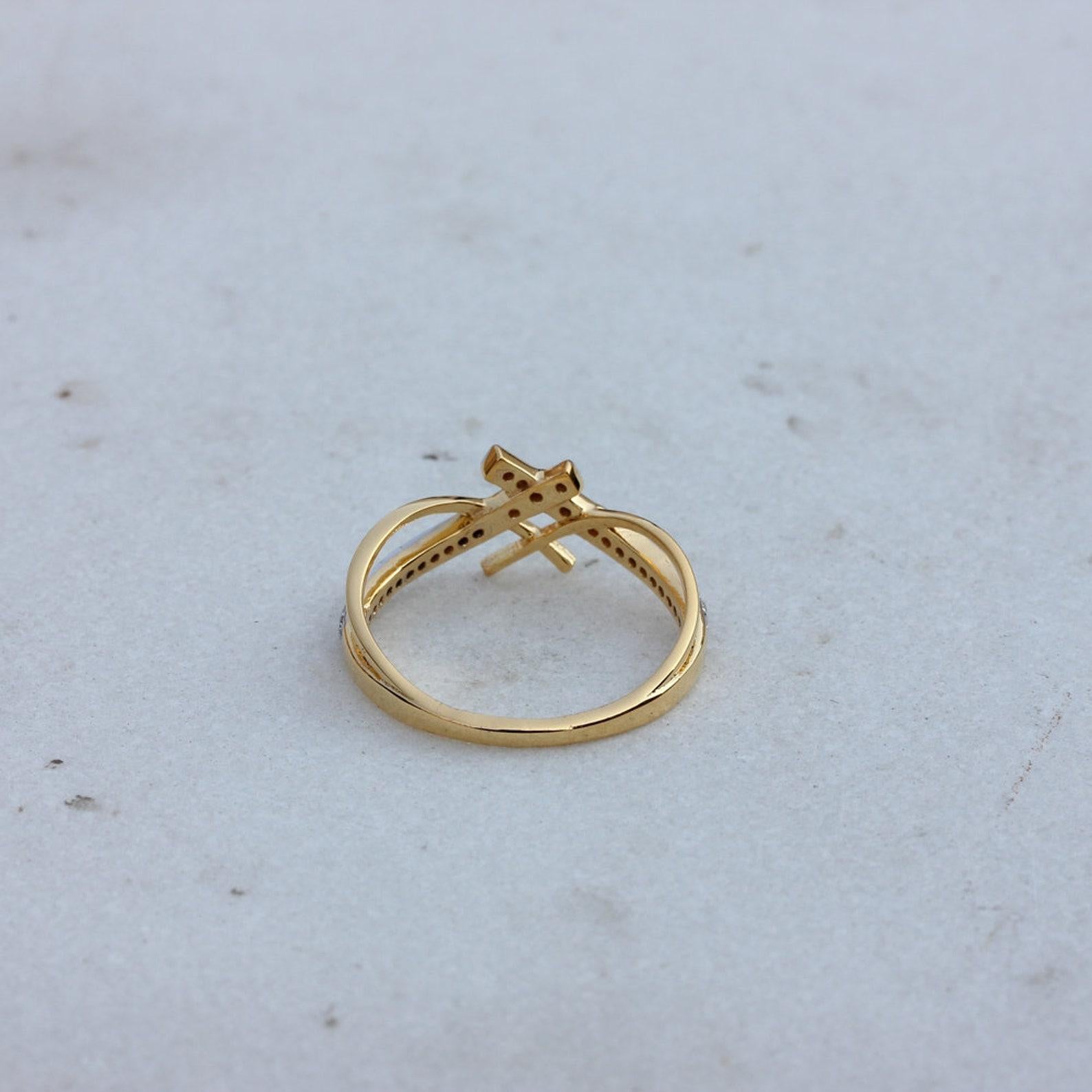 Taglio rotondo Anello con fascia nuziale in oro 14k con diamante Pave di ultimo design, anello minimalista per lei. in vendita