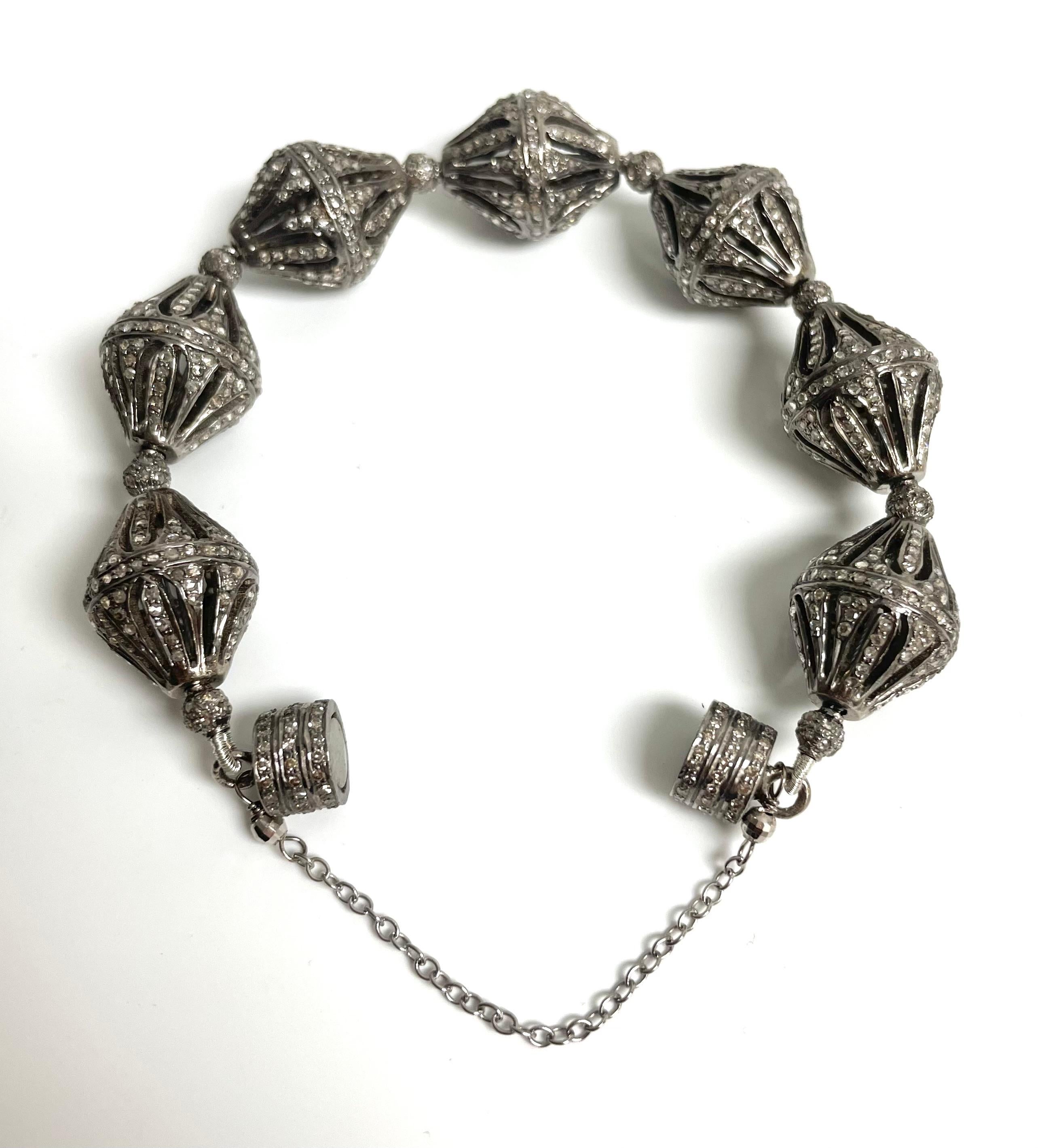 Pave Diamant-Gitter Paradizia Armbänder (Kunsthandwerker*in) im Angebot