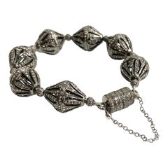 Pulseras de cuentas doradas