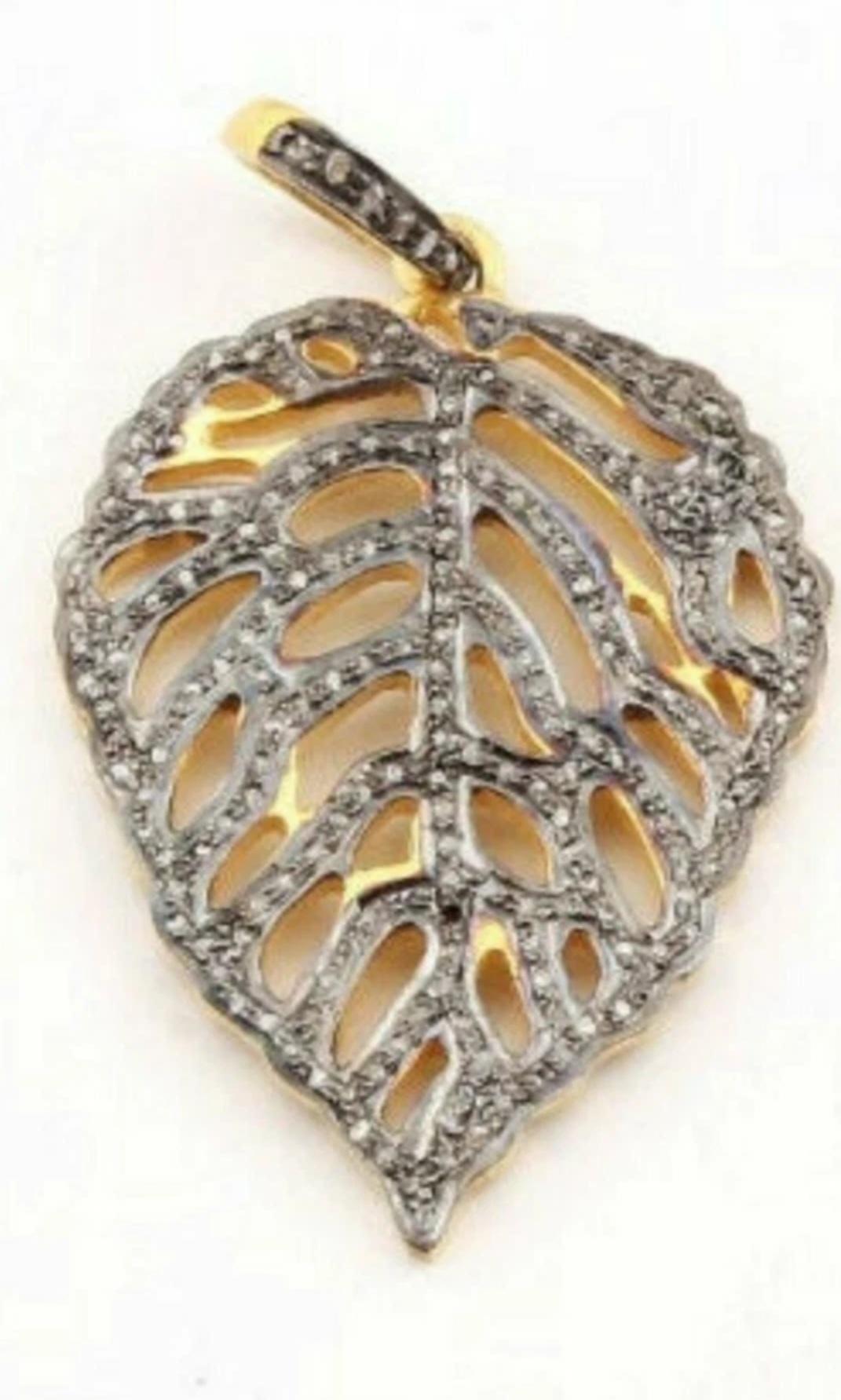 Pave Diamond Leaf Diamond Pendant Diamond Leaf 42x30mm Sterling Silver Leaf Art Decó en venta