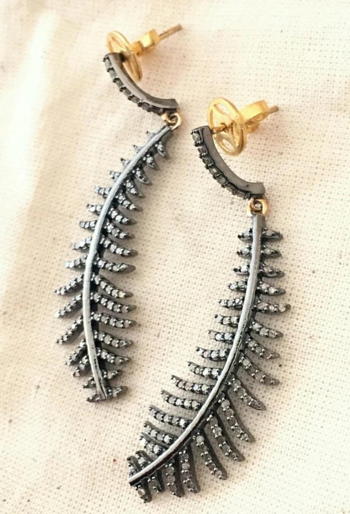 Taglio rotondo Pave Diamond Leaf Earring Set regalo di orecchini in argento 925 per l'anniversario. in vendita