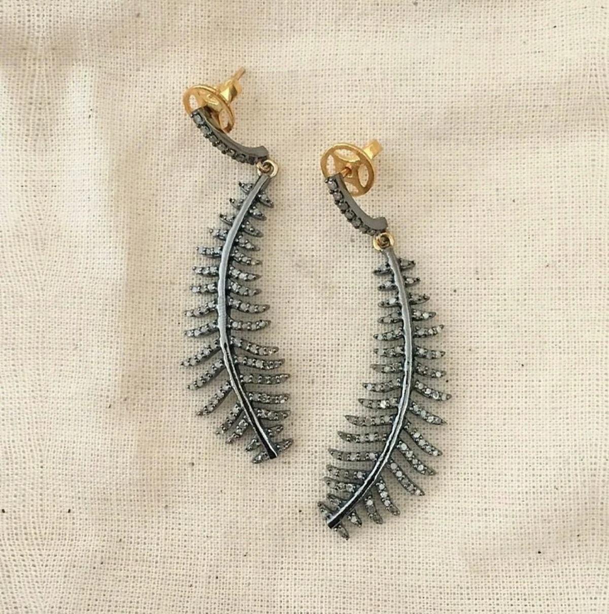 Pave Diamond Leaf Earring Set regalo di orecchini in argento 925 per l'anniversario. in vendita 1