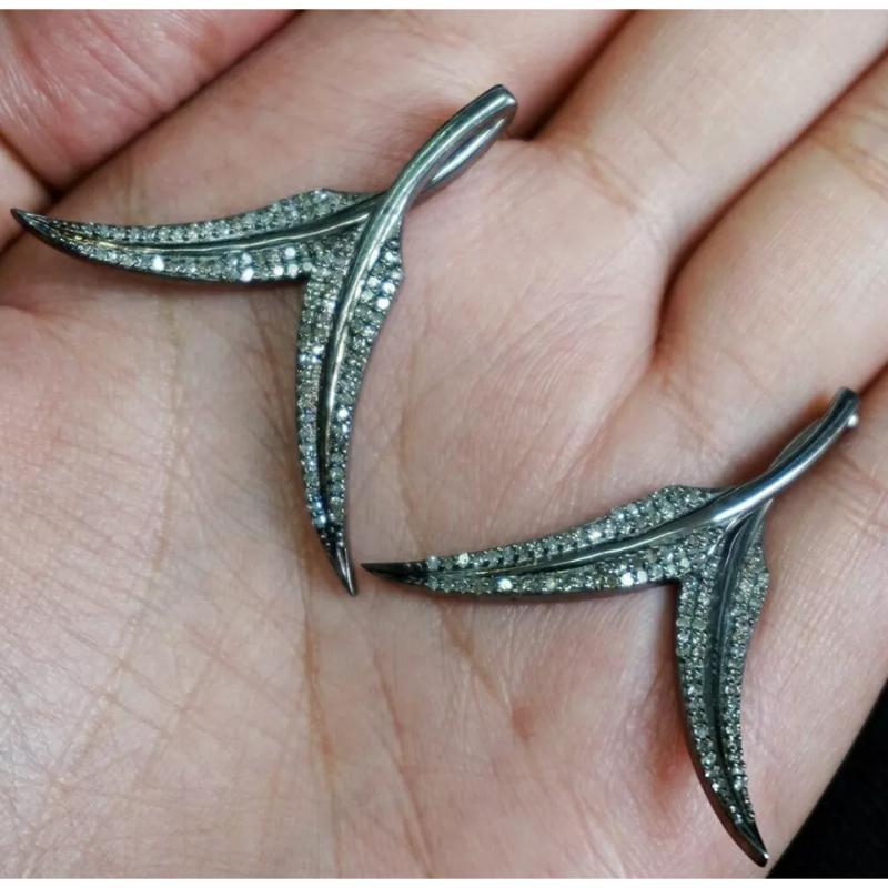 Taglio rotondo Orecchino a foglia con pavé di diamanti Orecchino fatto a mano con diamanti in argento 925 Regalo a foglia in oro 14k in vendita