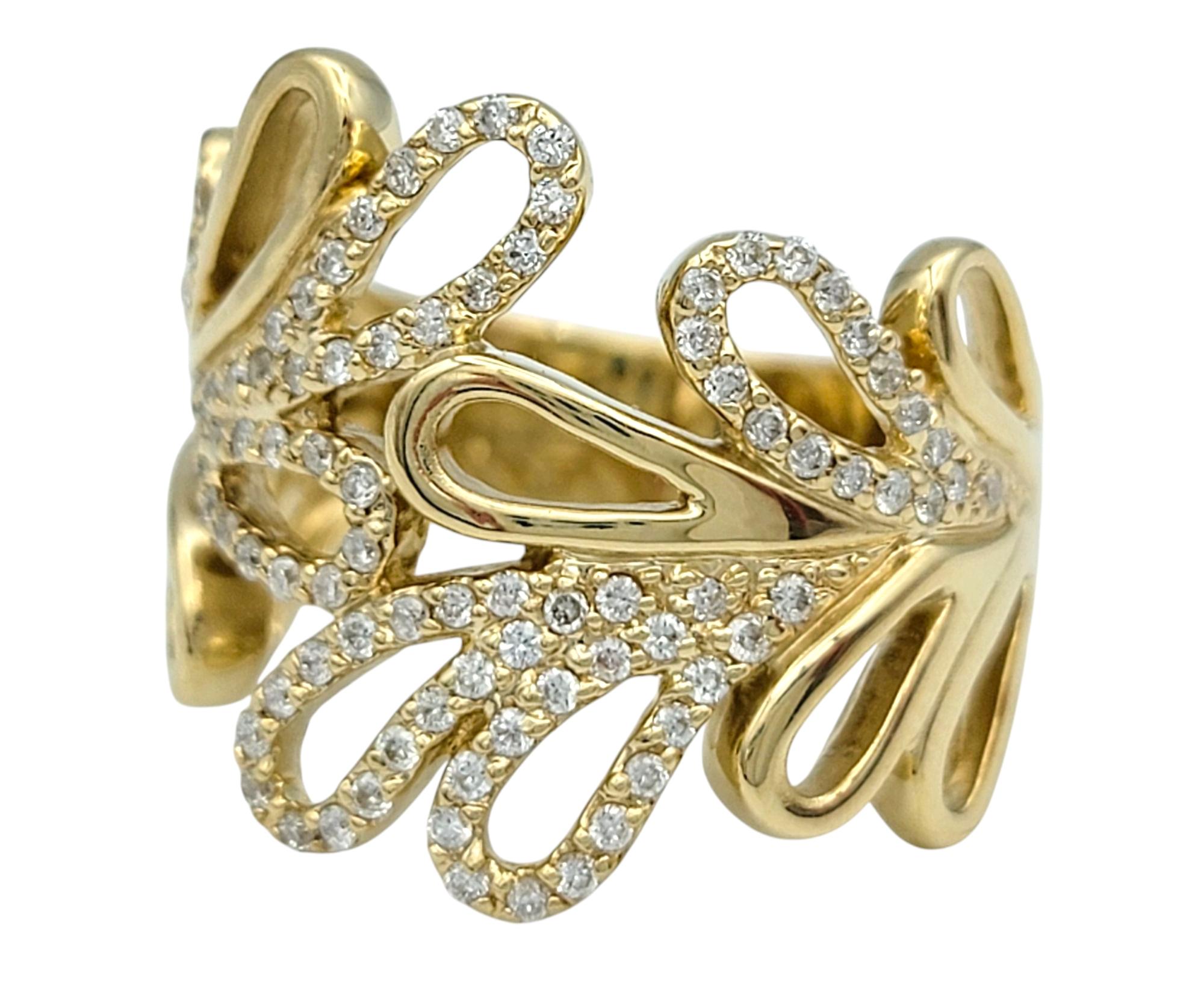 Misura dell'anello: 5

Realizzato in modo elegante con un design ispirato alla natura, questo splendido anello con diamante mostra curve delicate e fluenti che ricordano foglie o petali. Il motivo traforato conferisce al pezzo un aspetto arioso e
