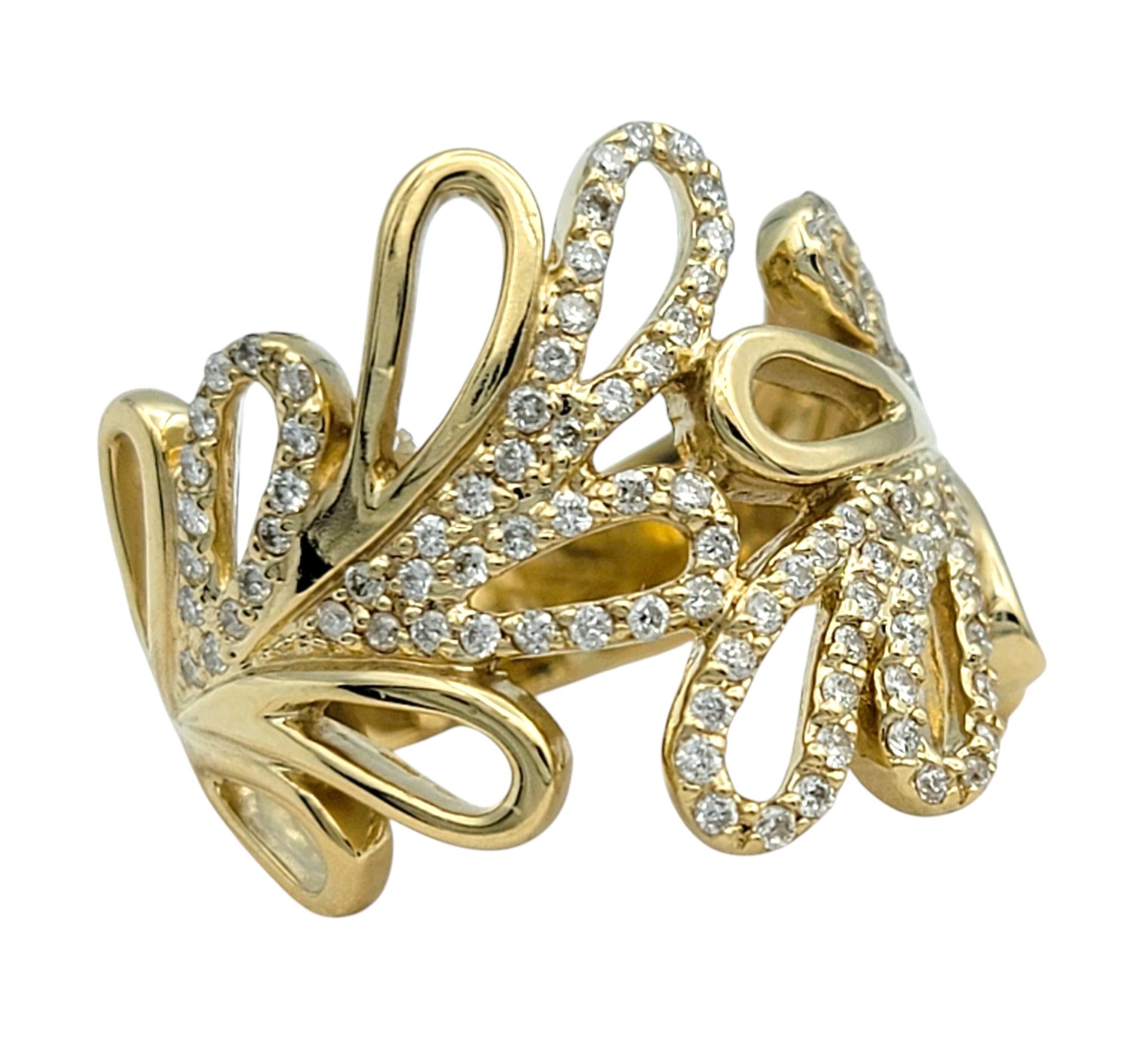 Anello a fascia larga bypass con motivo a foglie di diamanti pavé in oro giallo lucido 14 carati In condizioni buone in vendita a Scottsdale, AZ