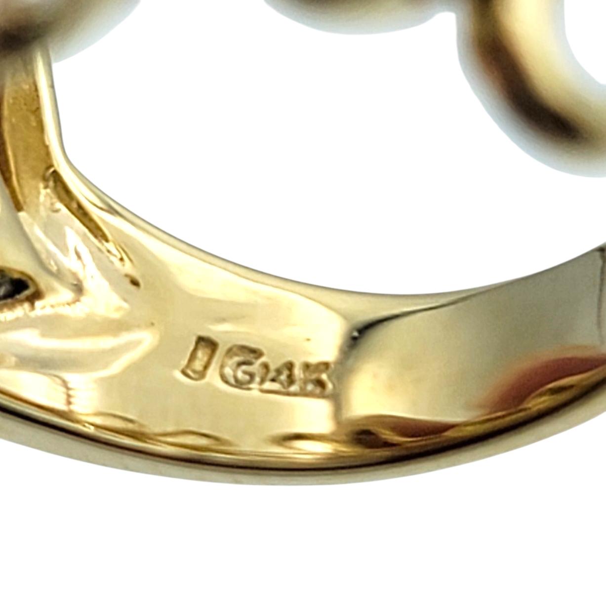 Anello a fascia larga bypass con motivo a foglie di diamanti pavé in oro giallo lucido 14 carati in vendita 3