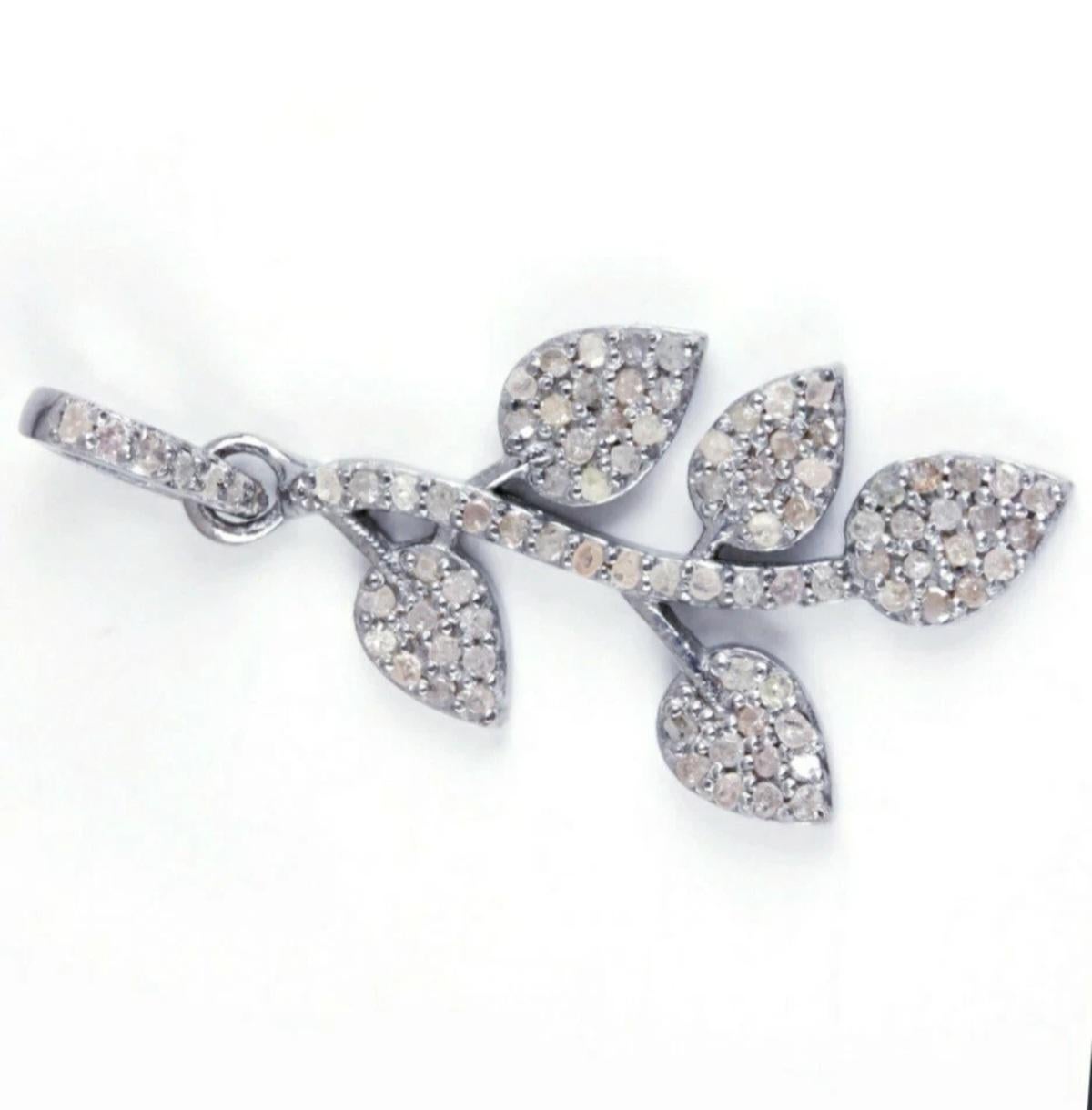 Art Déco Ciondolo a forma di foglia con diamante Pave, ciondolo in argento 925 per donne e ragazze. in vendita