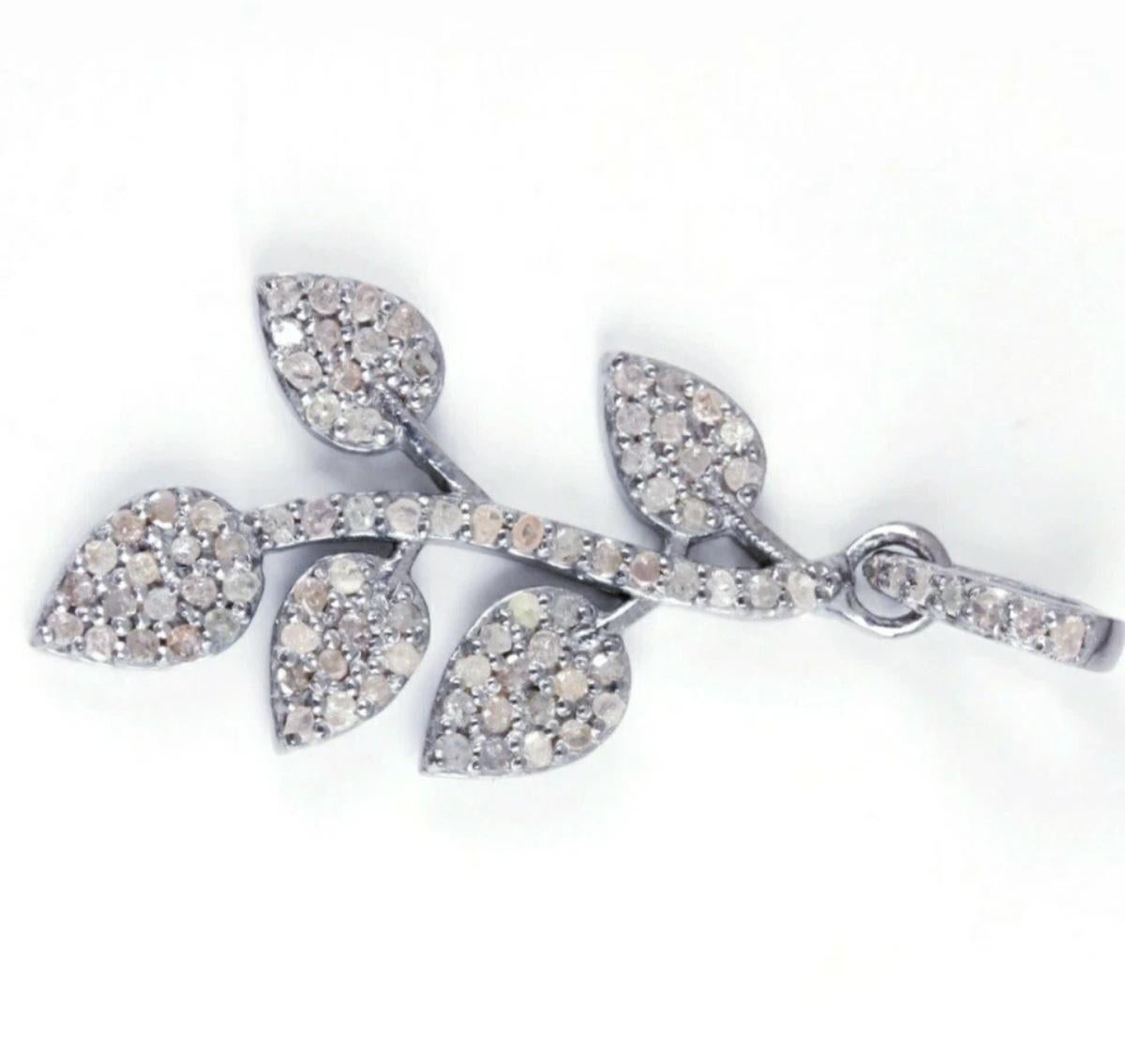 Taglio rotondo Ciondolo a forma di foglia con diamante Pave, ciondolo in argento 925 per donne e ragazze. in vendita