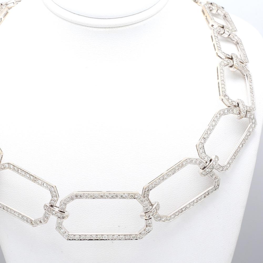 Taglio rotondo Collana Pavé Diamond A Link in oro bianco 18 carati in vendita