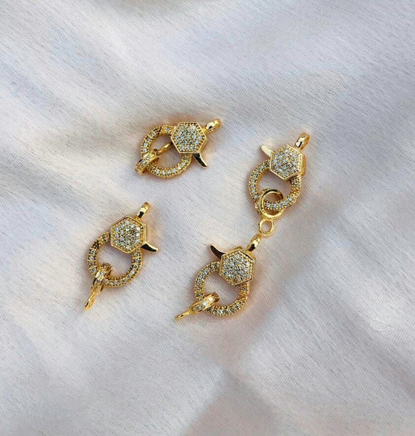 Pave Diamond Lobster Clasps 14k Gold Fine Diamond Additional Jewelry Findings N1


Gross Weight: 2.050 Grams Approx.

Size: 18x10.5 mm Approx.

Diamond Weight: 0.37 Cts Approx.

Light weight can be worn everyday

A P P R O X T I M E

All items are
