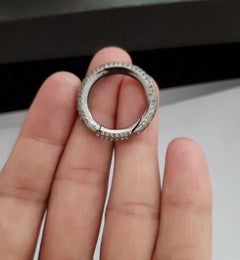 Cierre redondo con diamantes en pavé Cierre redondo con diamantes en plata de ley 925 Hallazgo de joyería