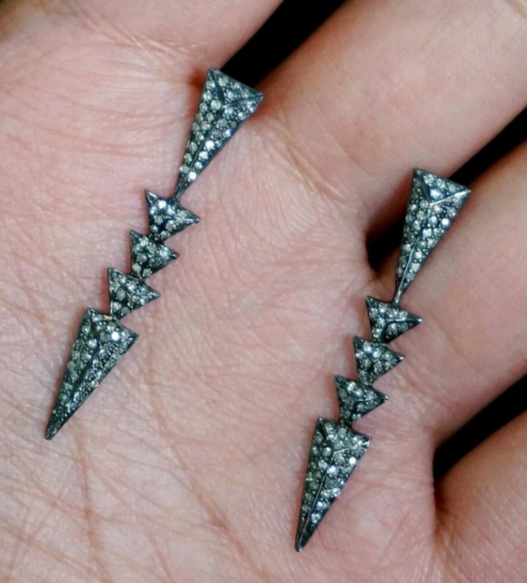 Taglio rotondo Pave Diamond Long Dangle Arrow Head Earring Orecchino in argento 925 con diamante e oro 14k in vendita